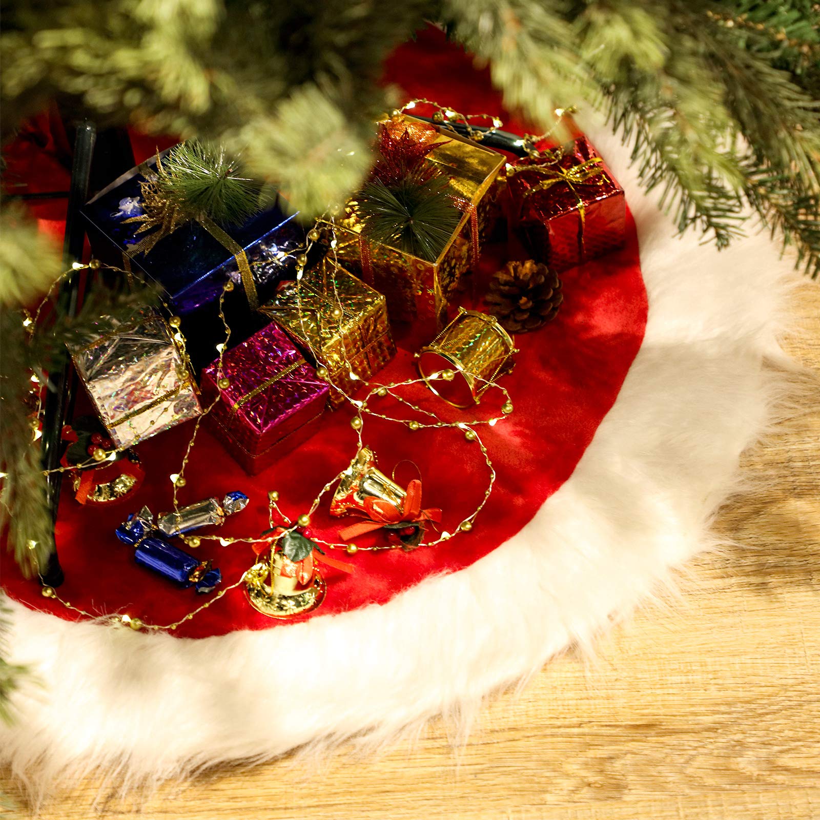 31.5 Inch Red & White Faux Fur Christmas Tree Skirt - Plush Holiday Decor for Xmas Party, Home & Outdoor Decorations | Perfect for Living Room, Fireplace & Festive Gatherings