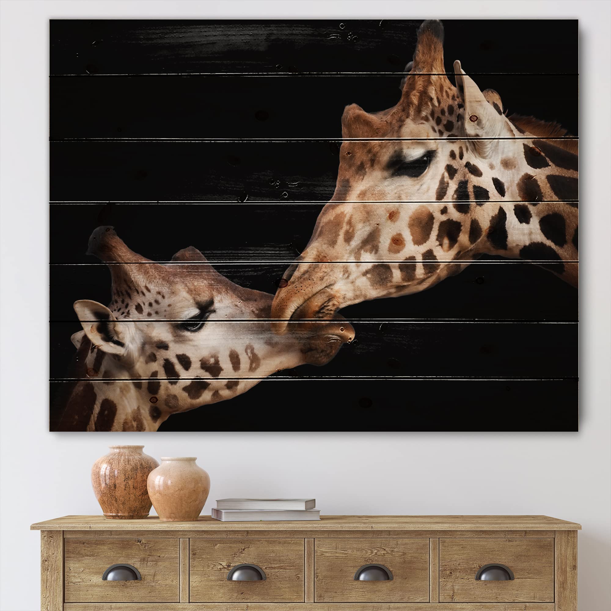 DesignQ Two Giraffes Kissing Wood Wall Art - Farmhouse Decor, Brown Animal Print on Natural Pine Wood Panel - Perfect for Living Room, Bedroom & Nursery Wall Decor