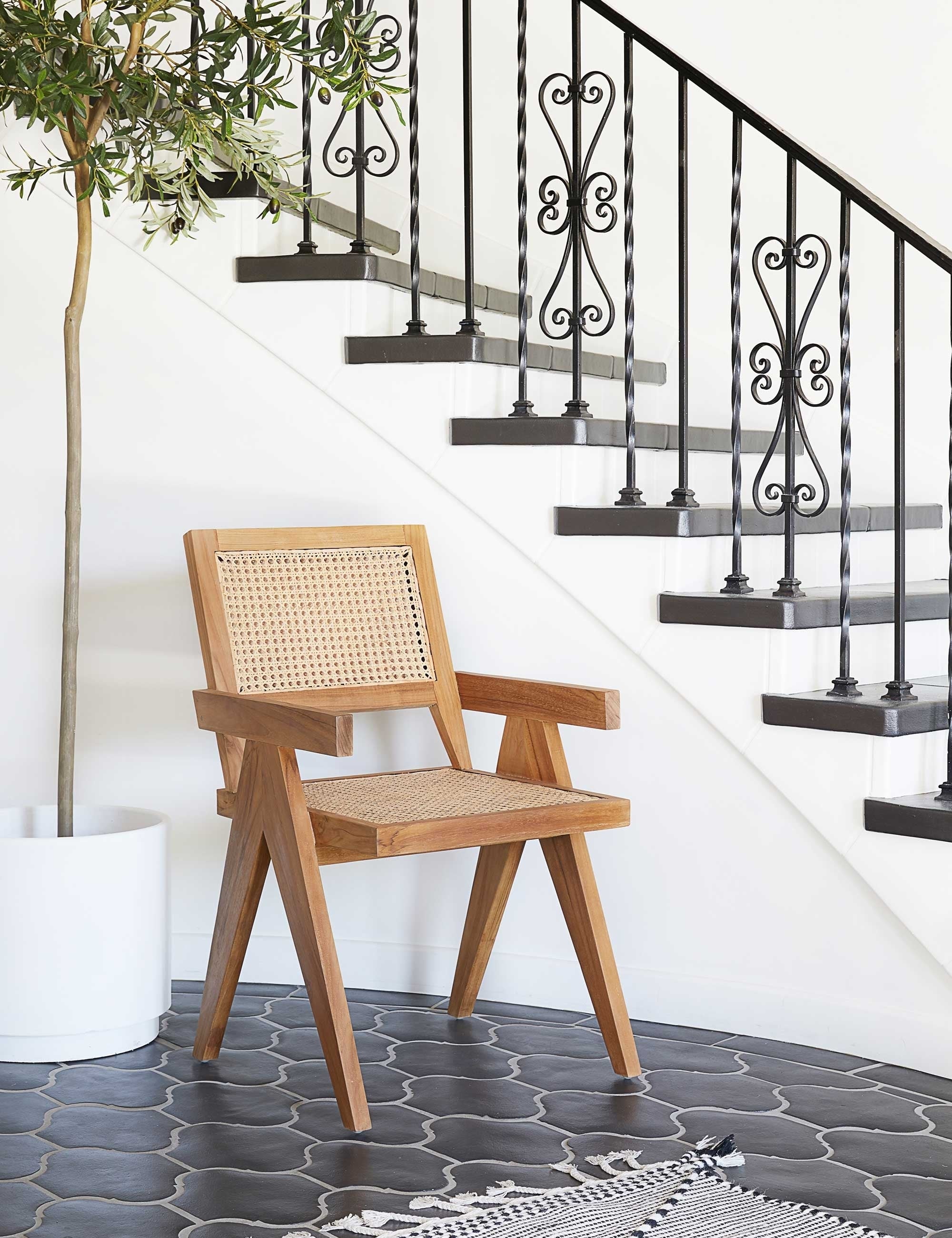 Alvi Modern Dining Chair - Sturdy Wooden Kitchen Chair with Upholstered Seat - Perfect for Dining Room, Kitchen, and Breakfast Nook