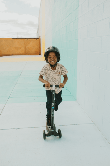Micro Kickboard Maxi DELUXE Scooter - 3 Wheel Kick Scooter for Kids Ages 5-12 | Adjustable Height | Smooth Ride | Perfect for Commuting, School & Outdoor Fun