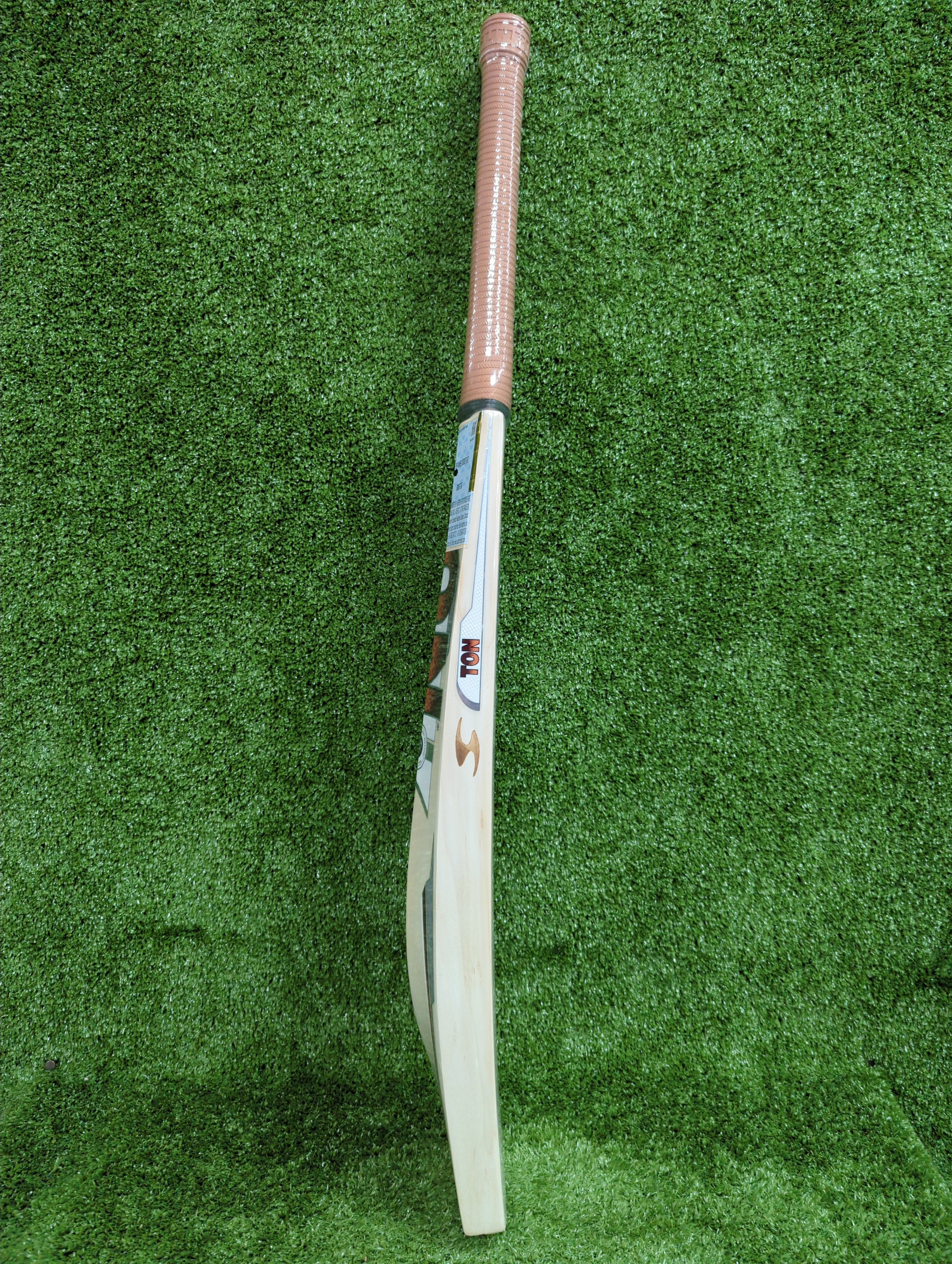 Premium SS Ton Vertu English Willow Cricket Bat for Professional Players - Perfect for Matches, Training, and Practice Sessions