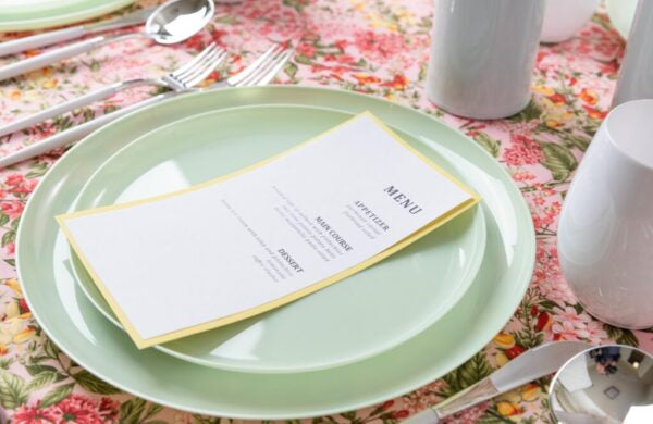 Premium Mint Green Round Plastic Plates - 10 Pack Elegant Disposable Dinner Plates for Parties, Weddings, Picnics & Outdoor Dining