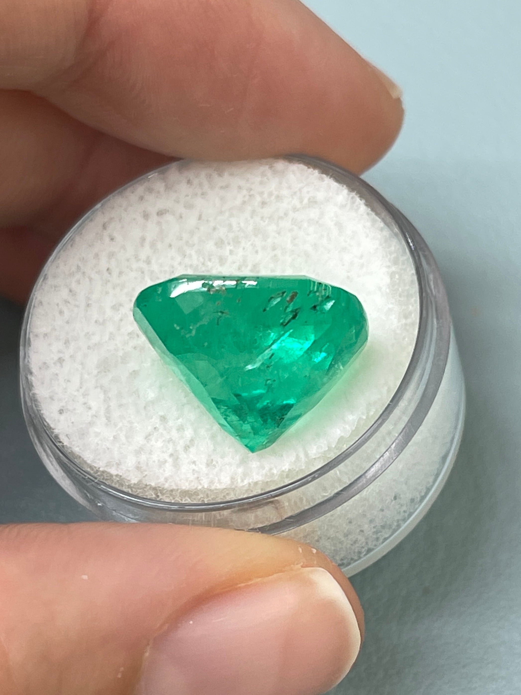 12.27 Carat Muzo Colombian Emerald - Natural Loose Green Cushion Cut Gemstone (15x14mm) for Jewelry Making, Engagement Rings & Luxury Gifts