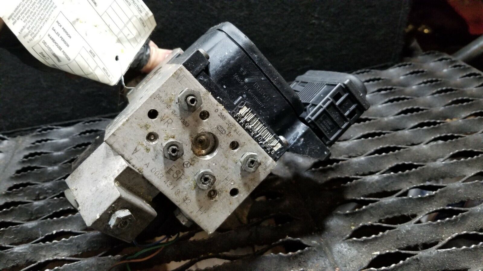 2001 Mercedes-Benz S430 ABS Pump with Anti-Lock Brake Module OEM #79 - Perfect for S-Class Brake System Repair & Maintenance