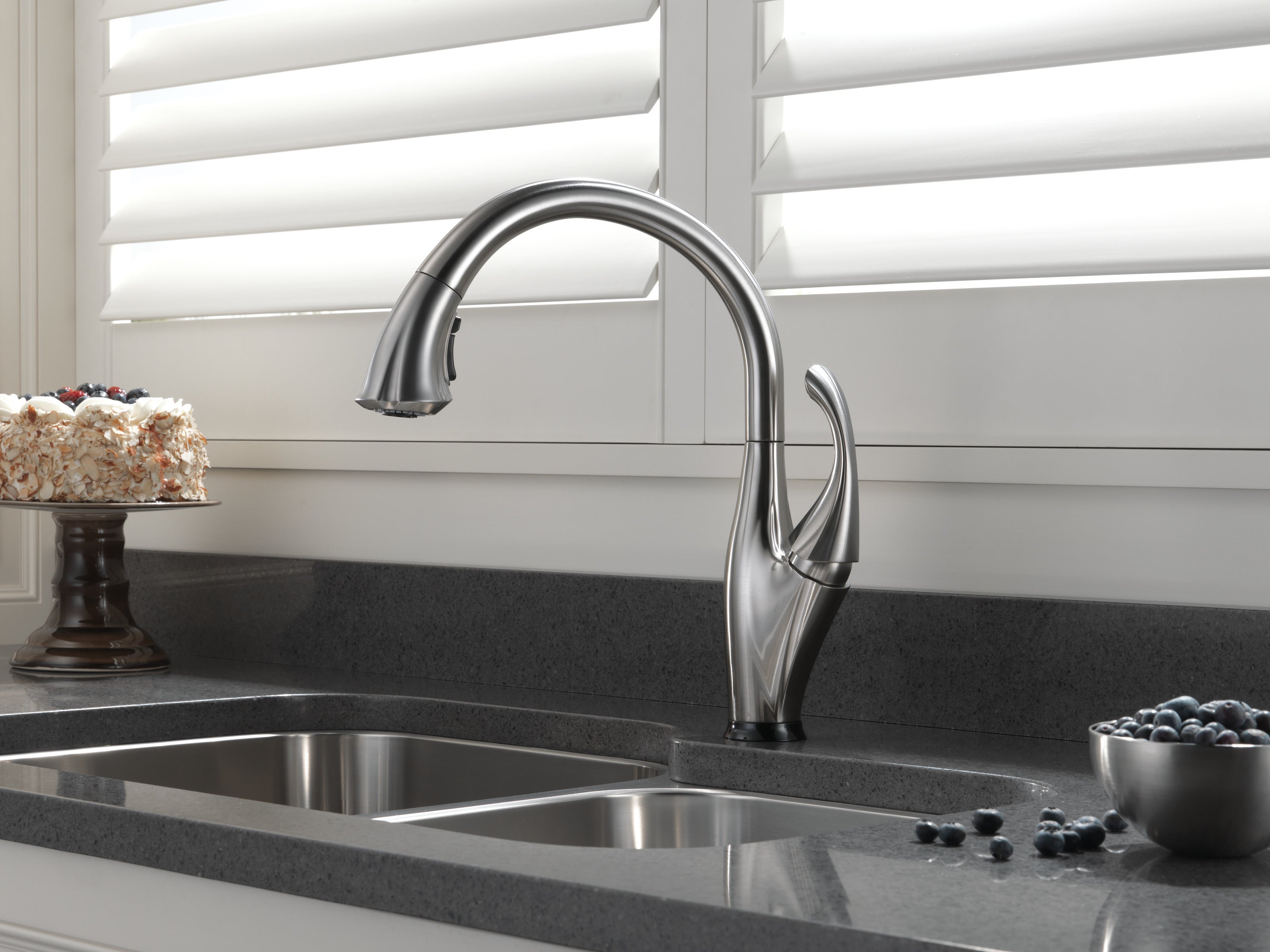 Delta Addison Touch Kitchen Faucet with Pull-Down Spray - Arctic Stainless 9192T-AR-DST - Hands-Free Convenience for Cooking & Cleaning