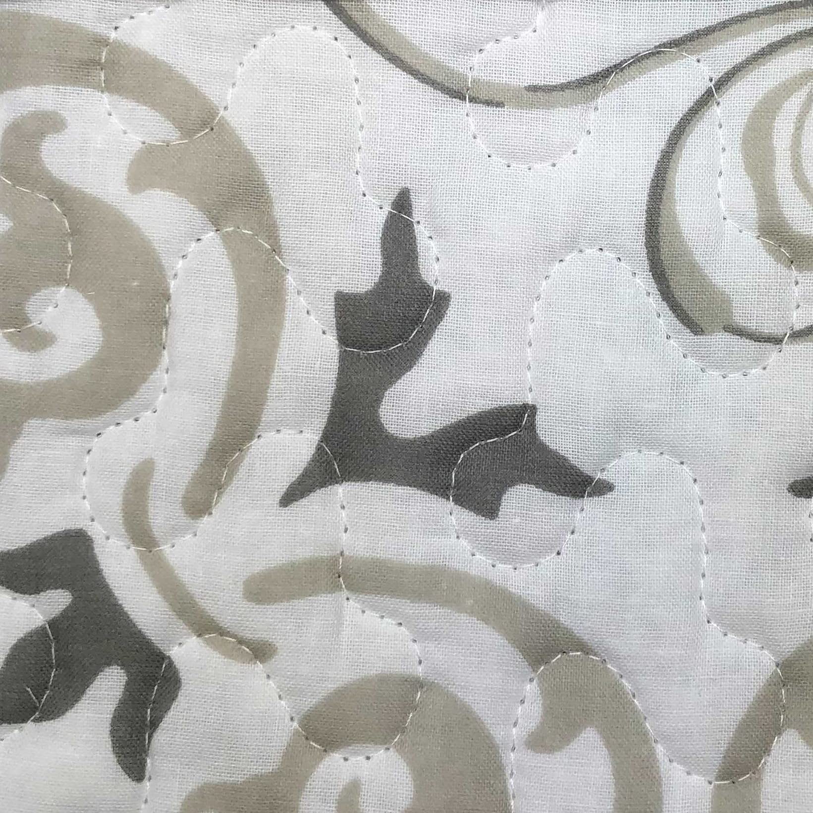 Luxury Reversible Fleur De Lis 2-Piece Twin Quilt Set with Pillow Shams - 100% Cotton Floral Lily Pattern Romantic Bedding - Perfect for Guest Rooms, Dorm Decor & Cozy Bedroom Makeovers