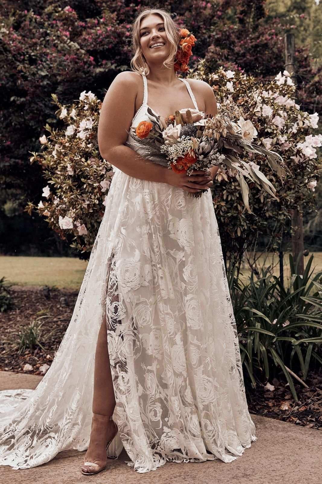 Elegant V-Neck Long Beach Wedding Dress with Lace Open Back & High Slit - Perfect for Beach Weddings, Boho Bridal Gowns & Romantic Outdoor Ceremonies