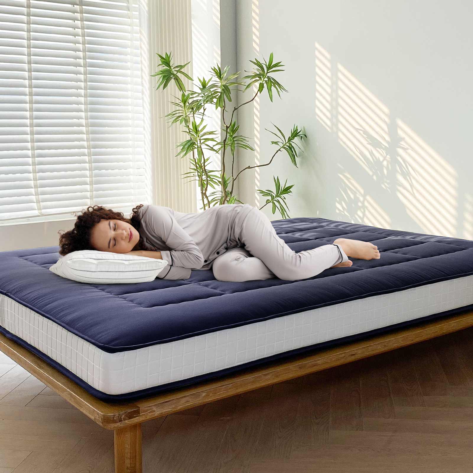MAXYOYO 6-Inch Extra Thick Japanese Futon Mattress with Rectangle Quilting - Stylish Floor Bed for Home, Guest Room or Small Spaces - Black