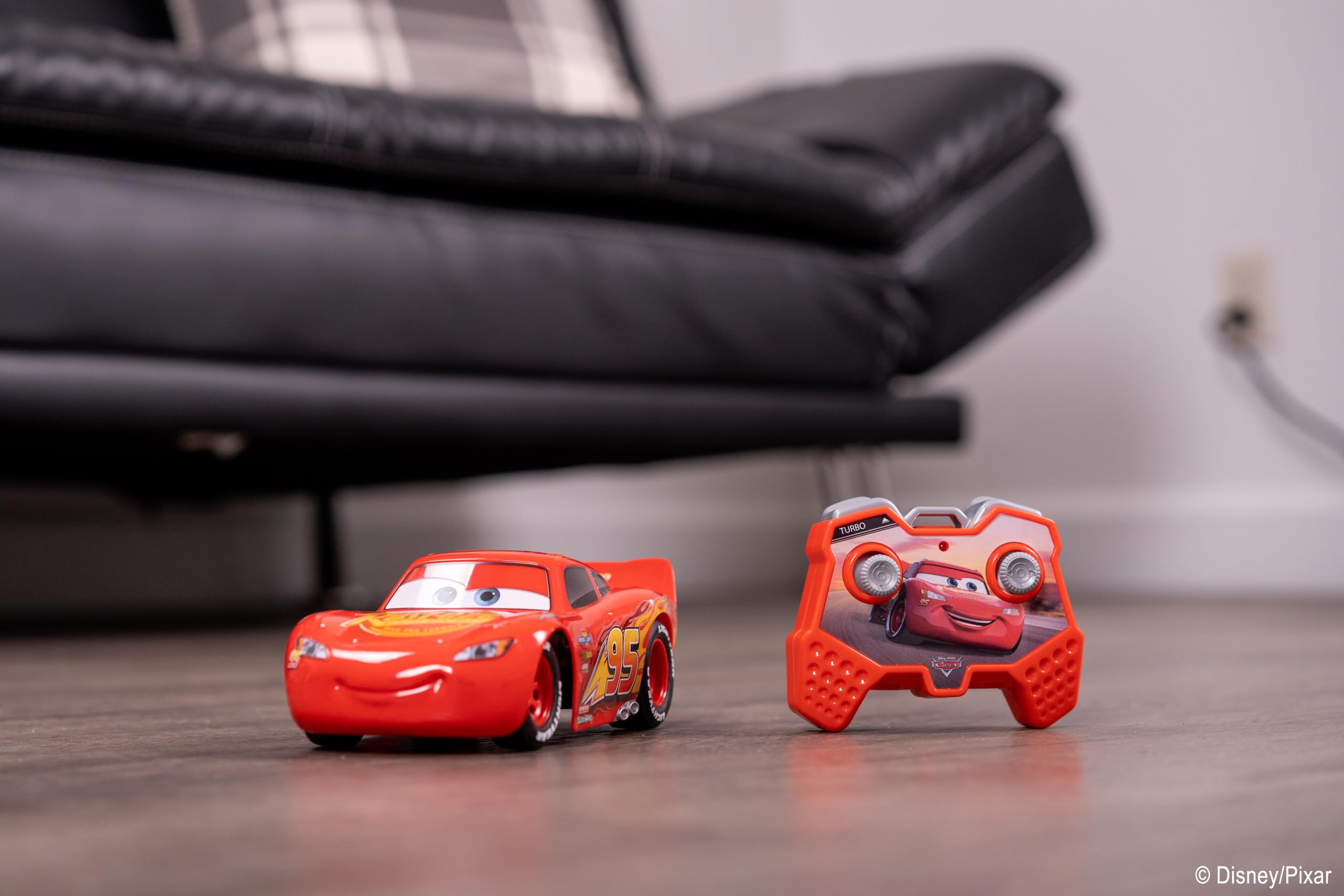 Jada Toys Pixar Cars 1:24 Scale Lightning McQueen RC Remote Control Car - 2.4GHz Red Racing Toy for Kids | Birthday Gift, Collectible, Indoor & Outdoor Play
