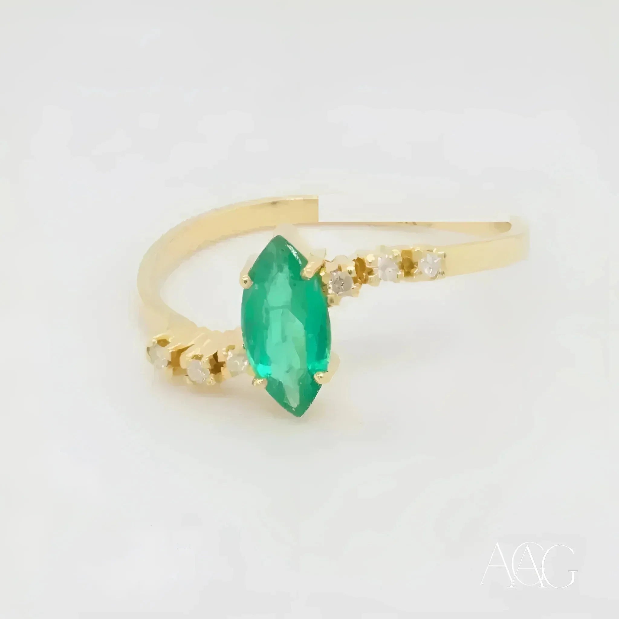 Exquisite 14K Gold Emerald Marquise Cut Ring for Women | Elegant Vintage Jewelry Gift for Engagement, Anniversary & Special Occasions