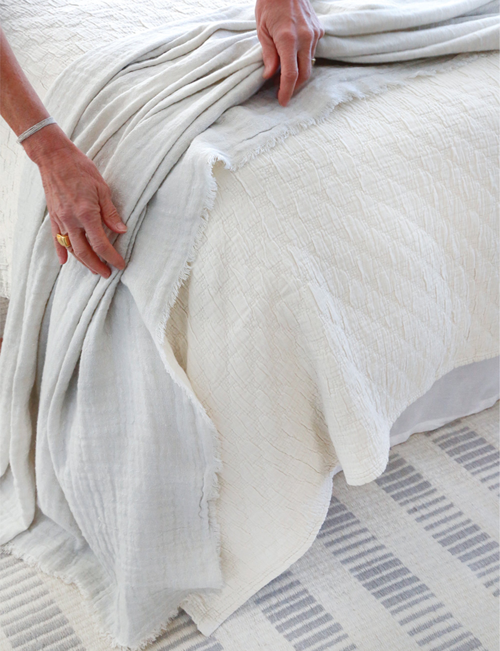 Luxury Hermosa Oversized Throw Blanket - Soft & Cozy for Bed, Couch, and Travel - Perfect for Home Decor, Gifts, and Cold Weather Comfort