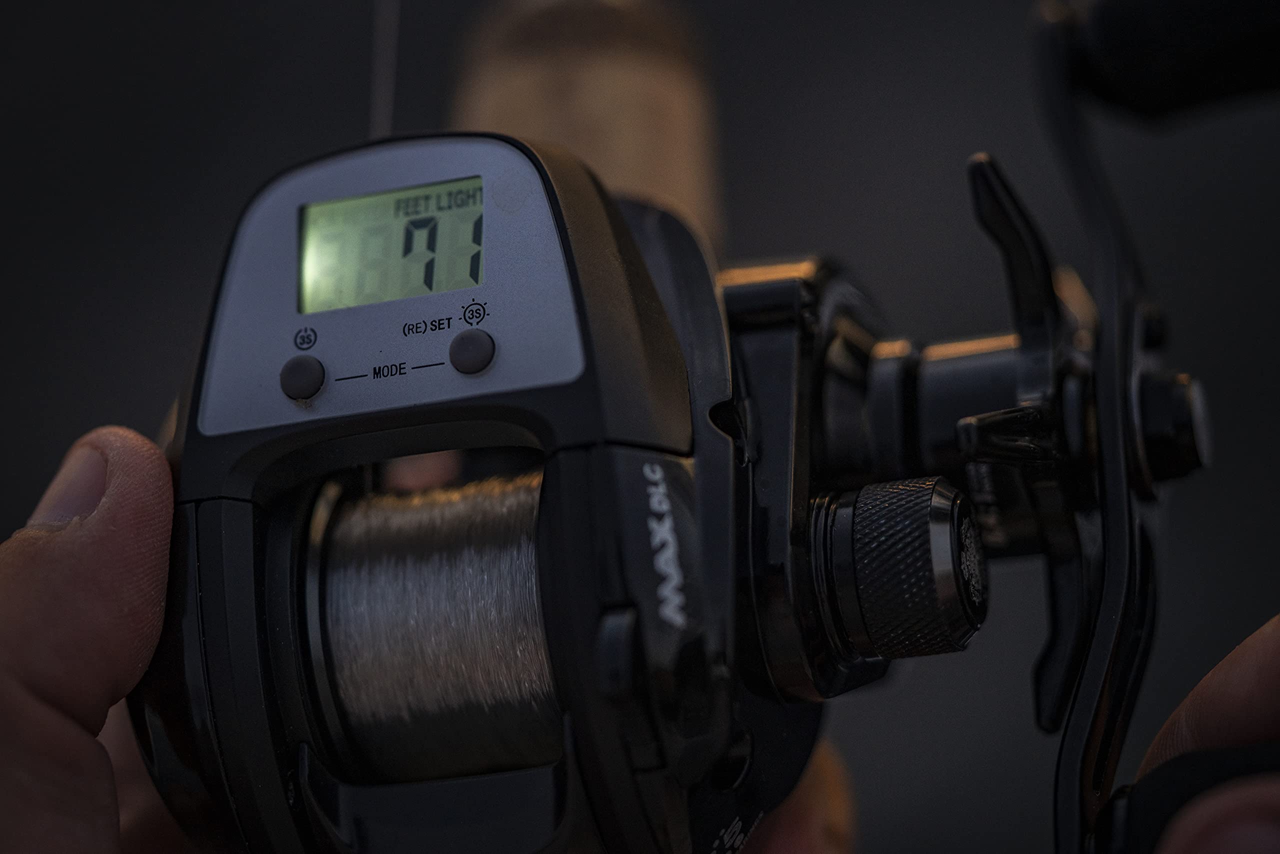 **Abu Garcia Max Digital Line Counter Baitcast Reel - Low Profile LP (1498366) | Carbon Fiber Star Drag, 20lb/9kg Max, Lightweight & Durable - Black | Perfect for Bass Fishing & Saltwater Angling**