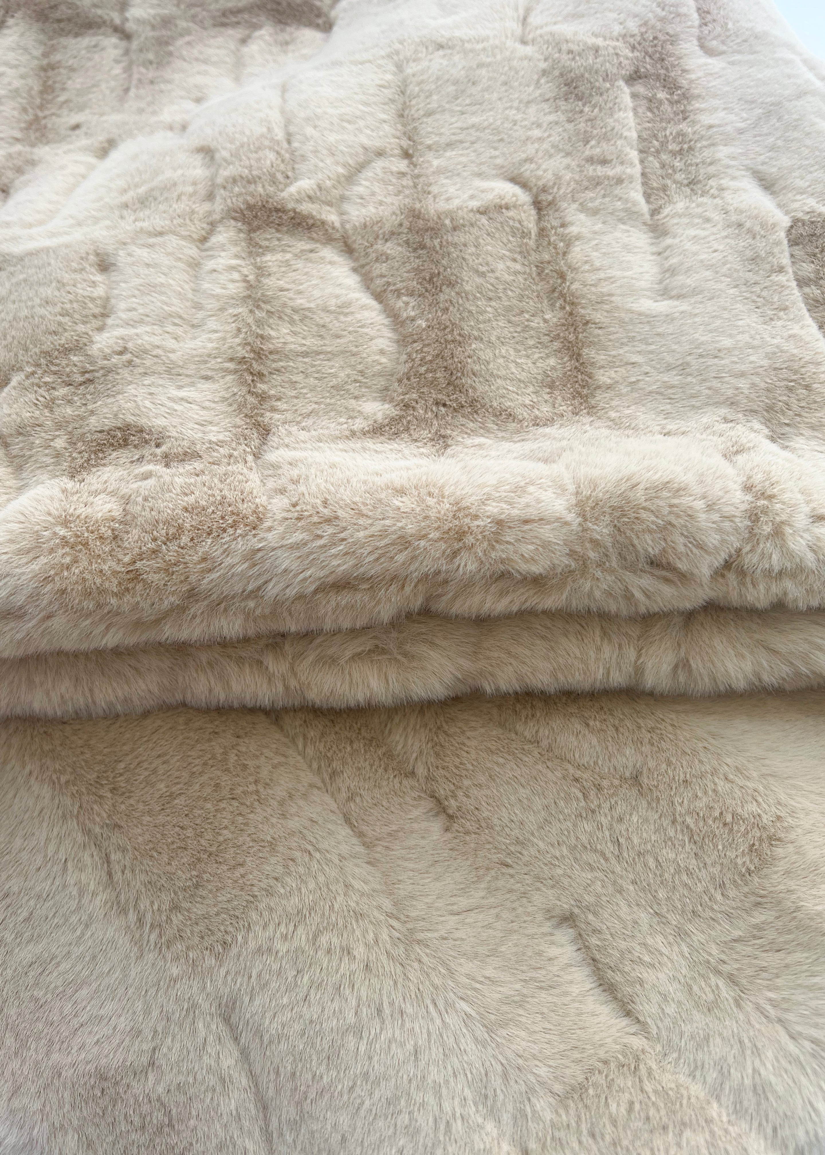 Light Beige & Ivory Reversible Faux Fur Shawl Wrap - Soft Winter Scarf for Women (Jenny Ivy04) - Perfect for Cold Weather, Parties & Evening Outfits