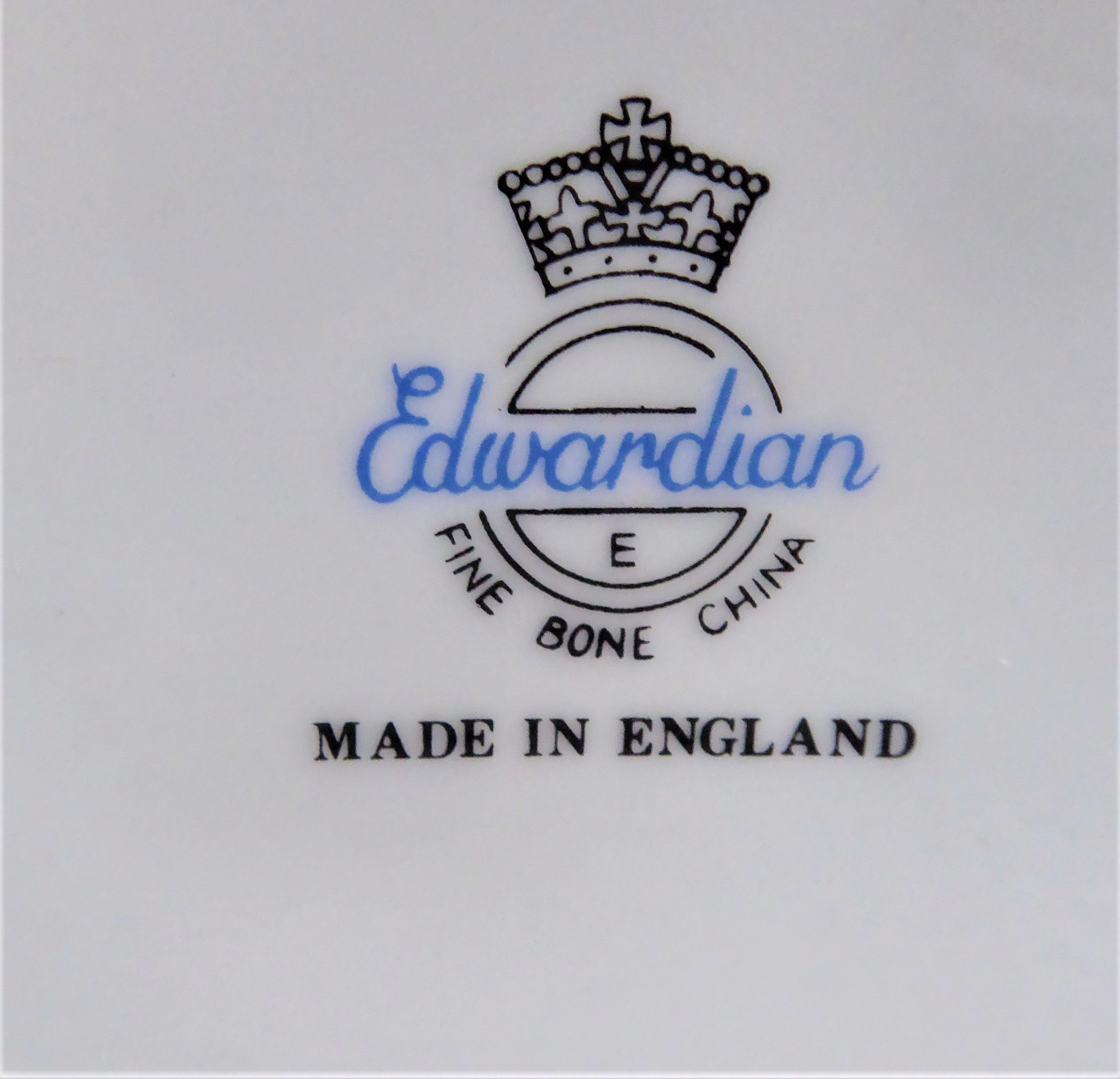Queen Elizabeth II Golden Jubilee 50th Anniversary Commemorative Mug - 2002 Limited Edition with Beautiful Graphics - Perfect for Royal Collectors & Tea Lovers