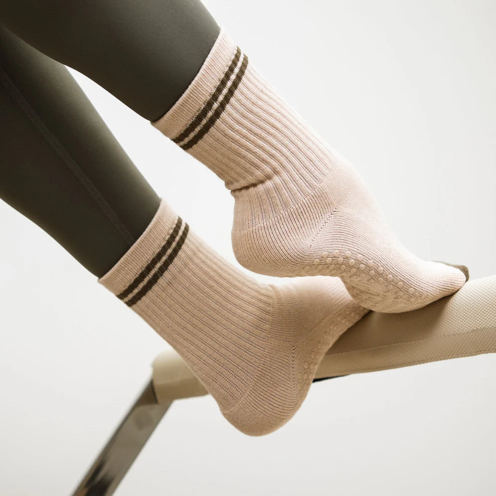 Non-Slip Grip Socks for Yoga, Pilates & Barre - Anti-Skid Workout Socks with Traction for Women & Men - Perfect for Dance, Gym & Home Exercise