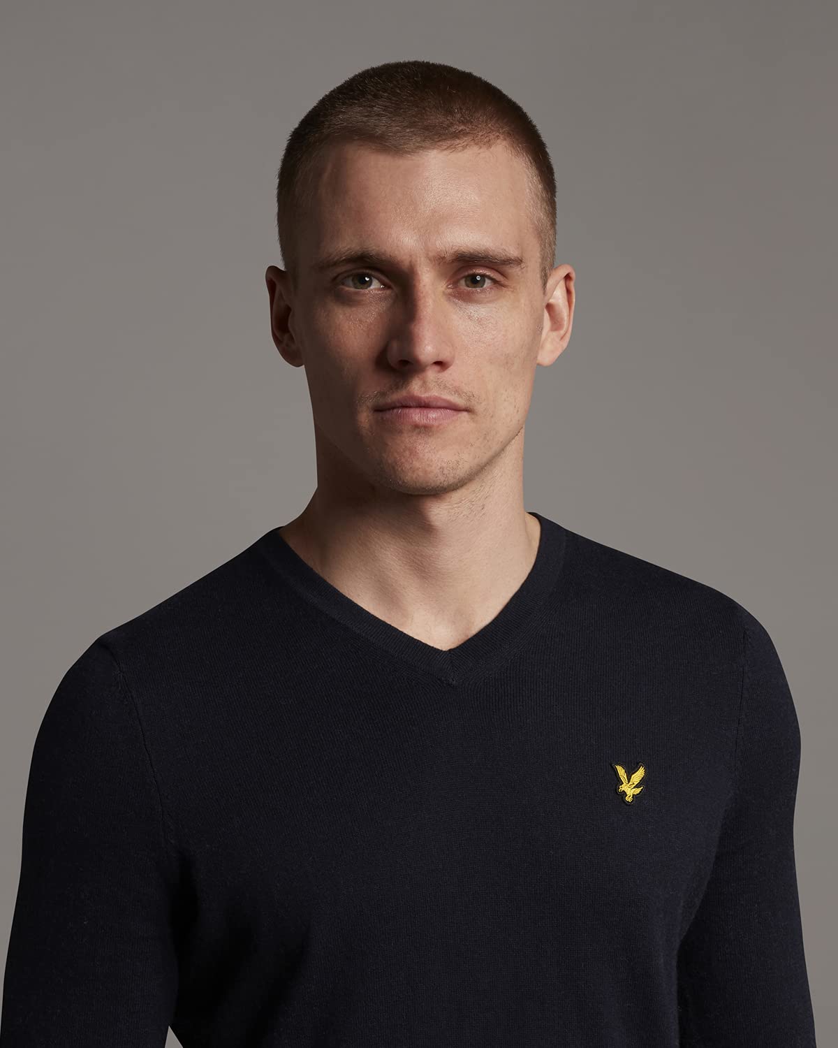 Lyle and Scott Men's V-Neck Cotton Merino Wool Sweater - Soft & Warm Casual Knitwear for Fall & Winter Outfits