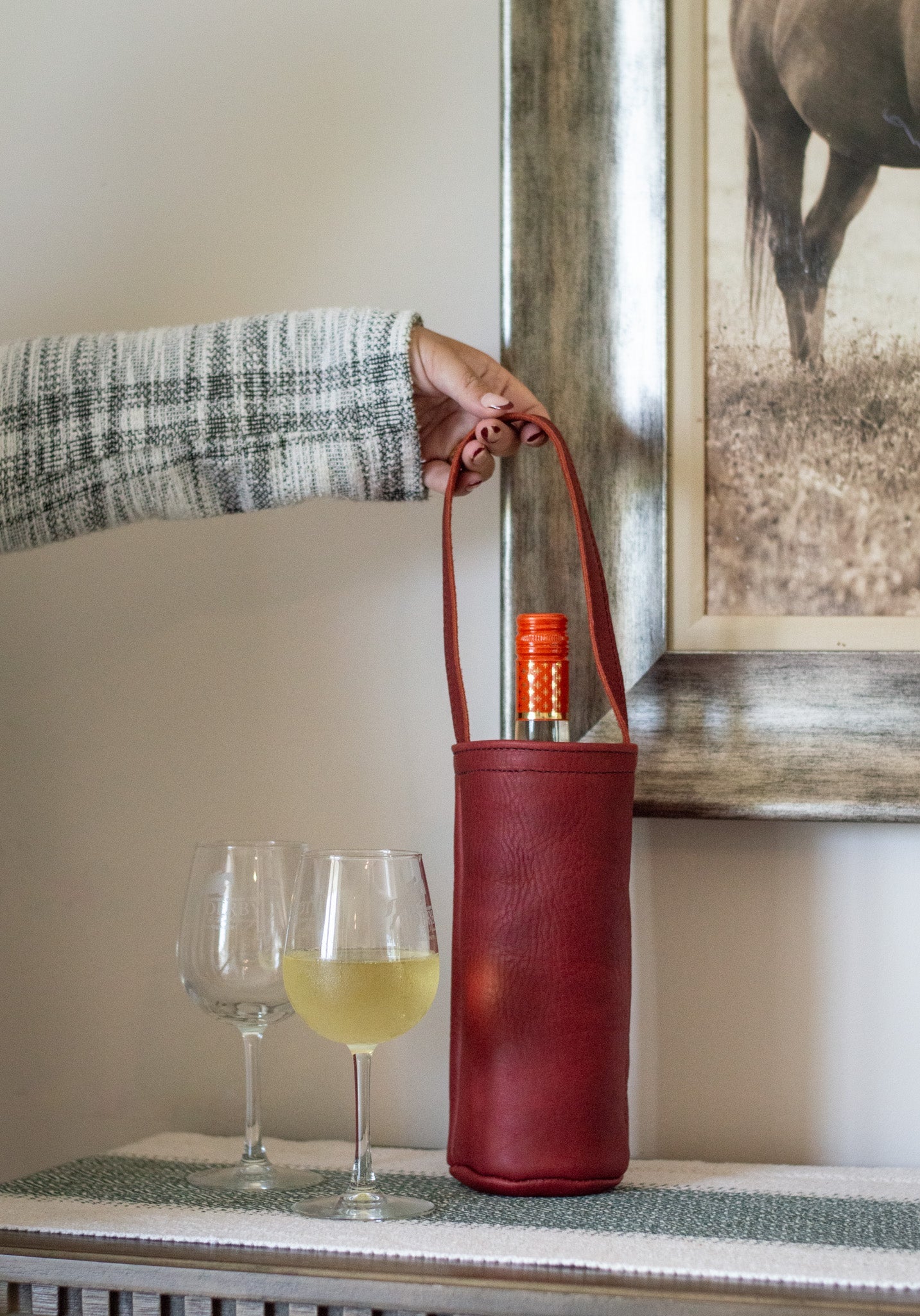 Stylish Insulated Wine Tote Bag for Women - Reusable Thermal Wine Carrier with Pockets for Picnics, Beach & Outdoor Parties