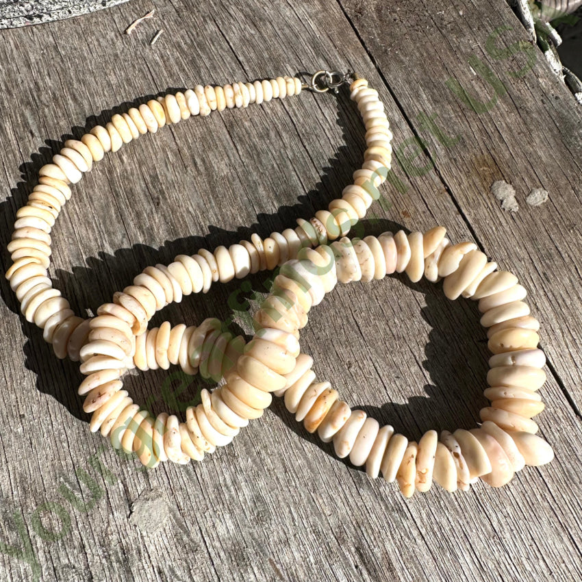 Vintage Hawaiian Puka Shell Necklace 22.5