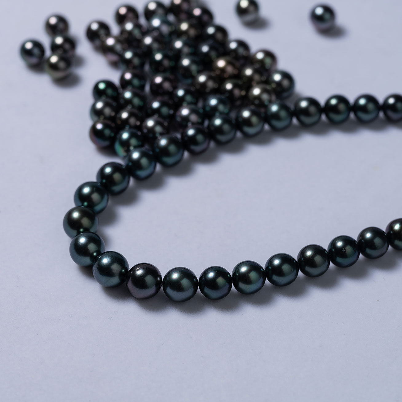 18K Solid Gold Aurora Tahitian Pearl Necklace KN00100 - Elegant Jewelry for Women, Perfect for Weddings, Parties & Special Occasions