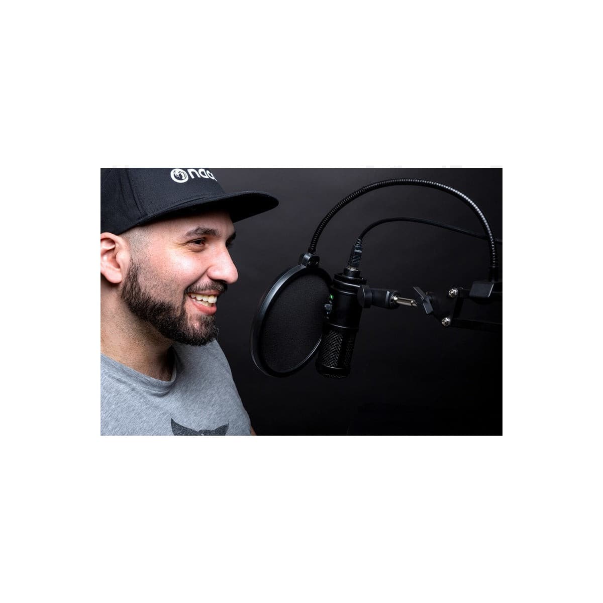 Nacon Professional Streaming Mic Kit with Green Screen for PC, PS4, PS5 - Perfect for Live Gaming, Podcasts & YouTube Content Creation