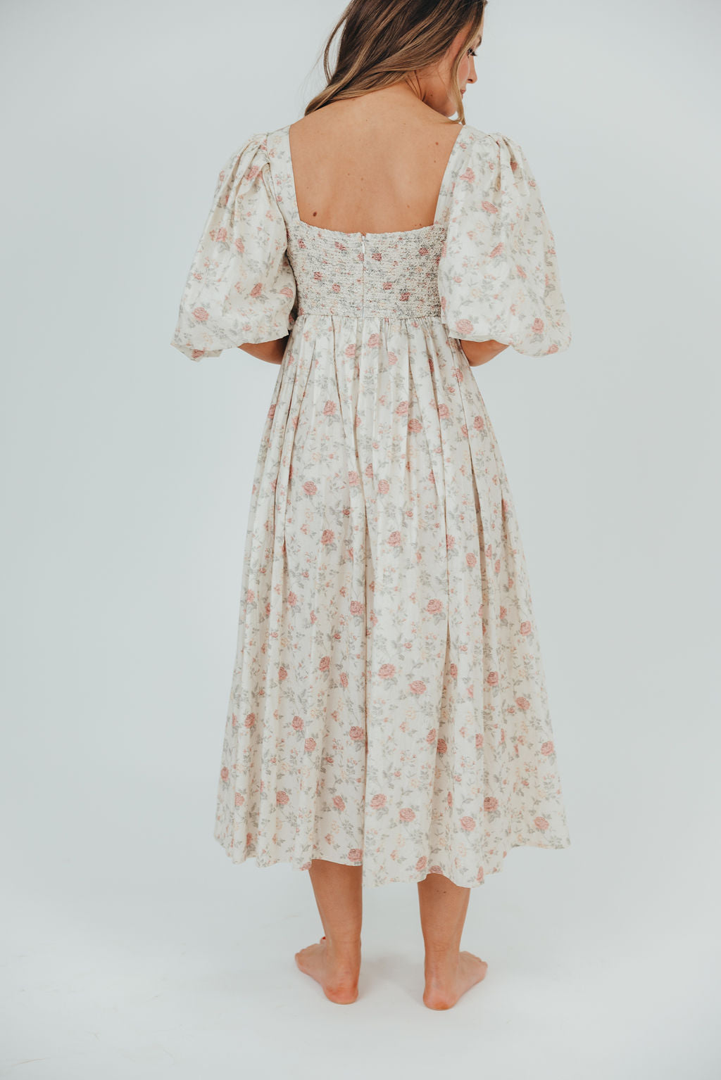 Harlow Maxi Dress in Off White Floral - Bump Friendly Maternity Dress & Inclusive Sizing (S-3XL) | Perfect for Pregnancy, Beach Vacations & Summer Weddings