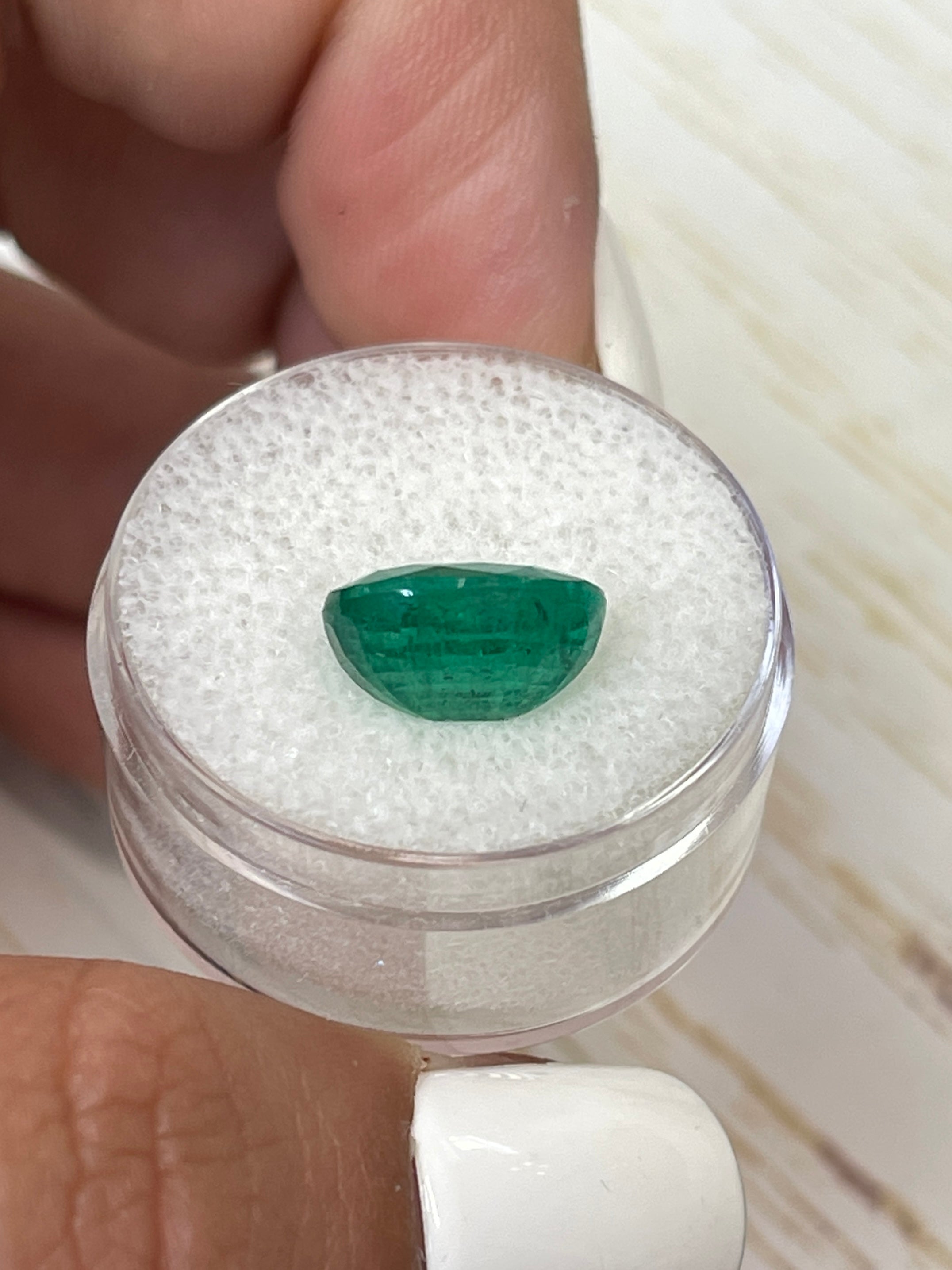 4.80 Carat 12x9.5mm Natural Zambian Emerald Oval Cut Loose Gemstone for Jewelry Making - Engagement Rings, Necklaces & Earrings