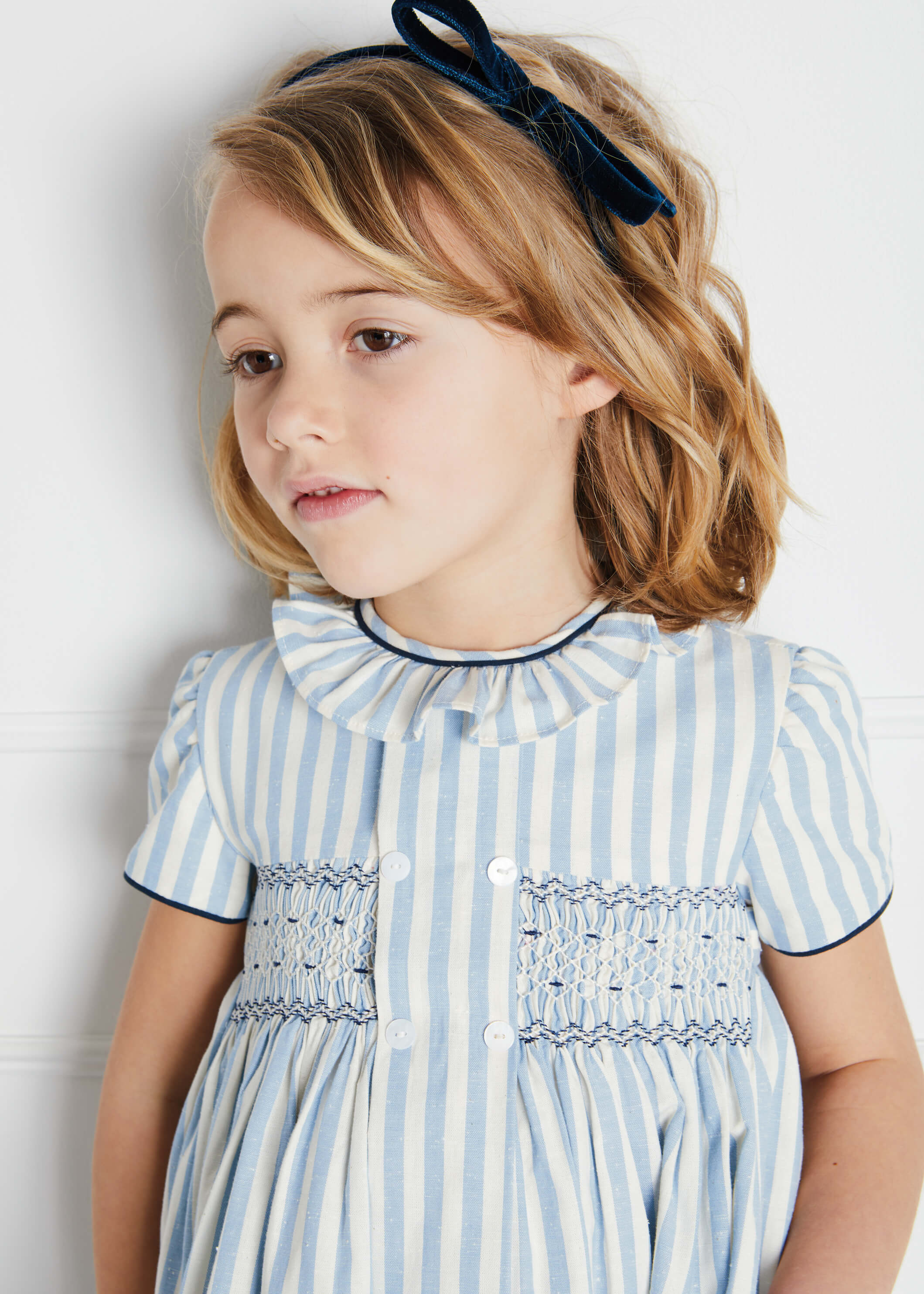 Elegant Velvet Hairband with Thin Navy Bow - Soft & Comfortable Headband for Women & Girls - Perfect for Weddings, Parties & Everyday Wear