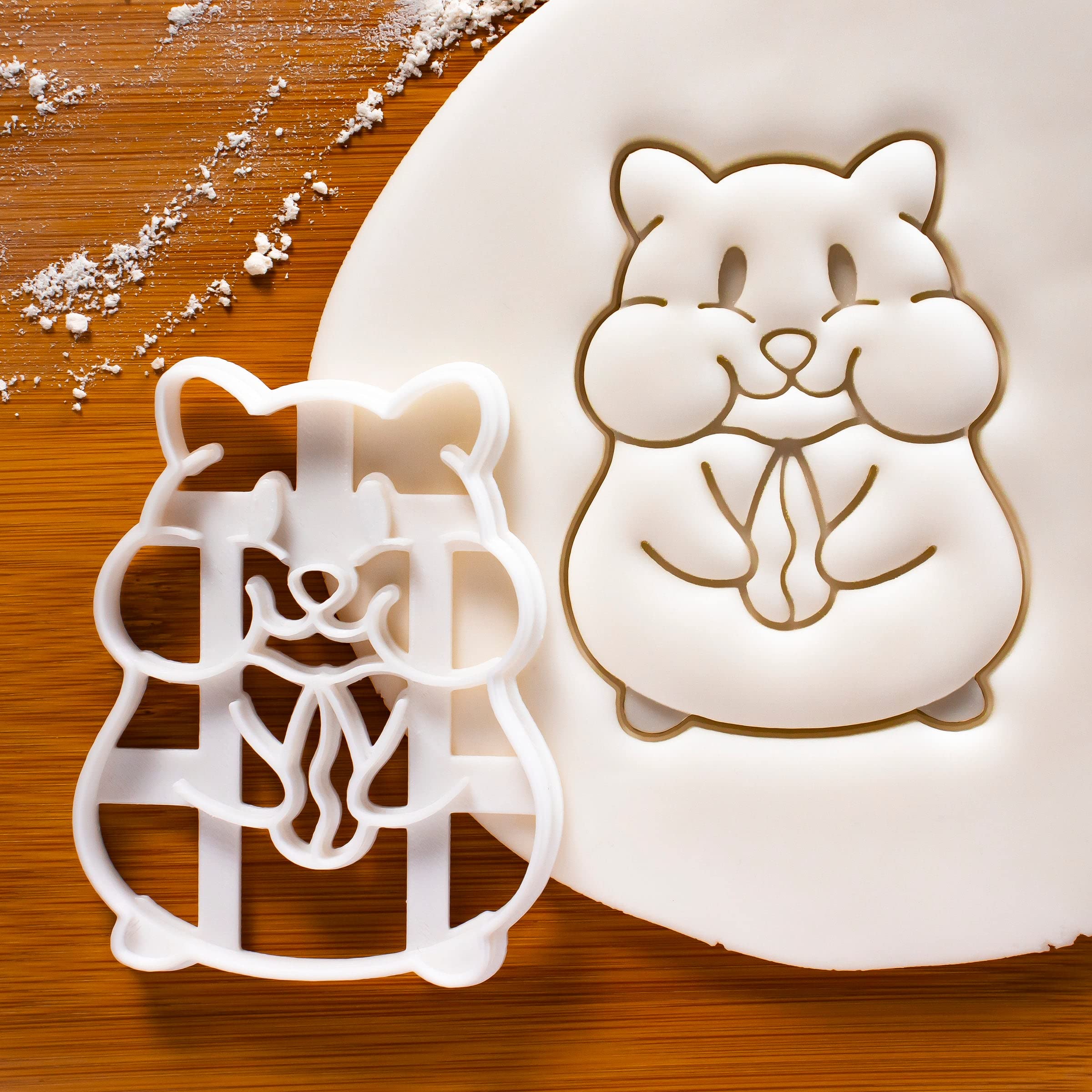 Hamster Eating Cookie Cutter - 1 Piece Stainless Steel Dough Cutter for Baking, Cake Decorating, and DIY Crafts - Perfect for Hamster Lovers and Pet-Themed Desserts