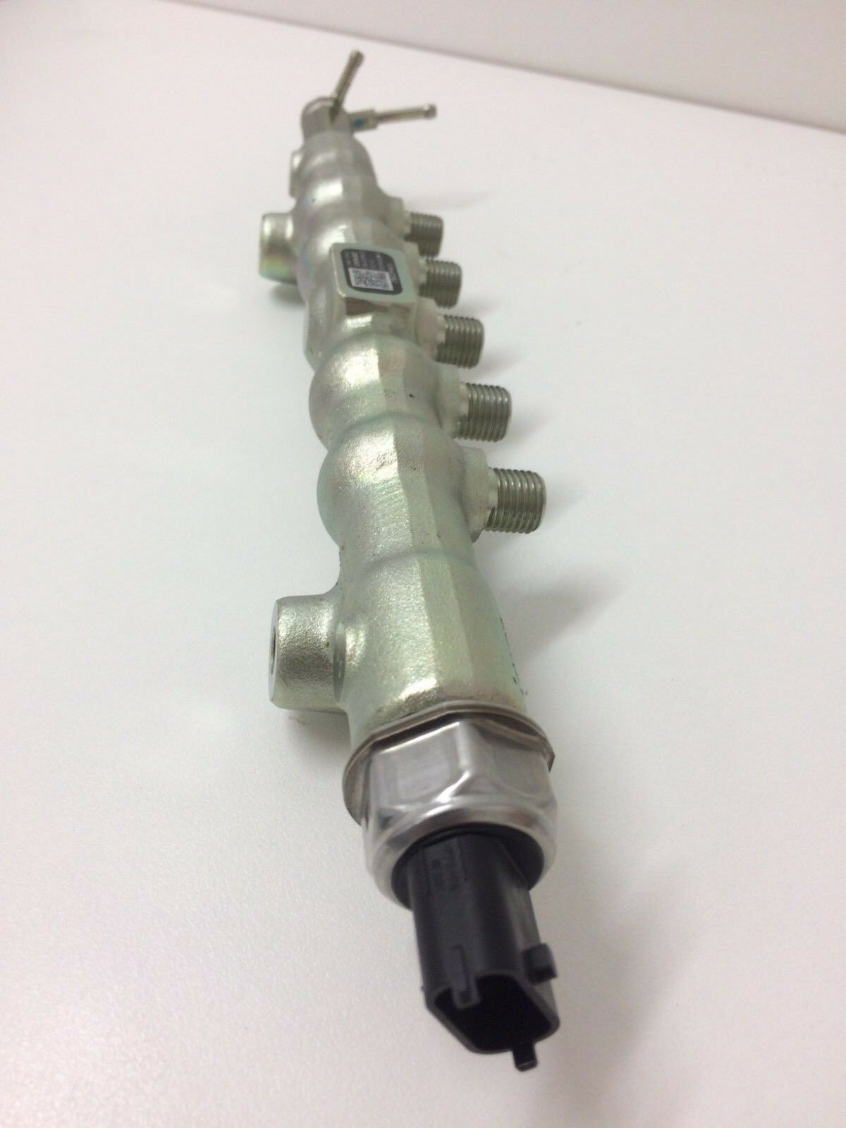 Genuine Holden RG Colorado 2.8L Duramax Diesel Fuel Rail Kit (2014-2018) - Replacement Part for Improved Engine Performance & Fuel Efficiency