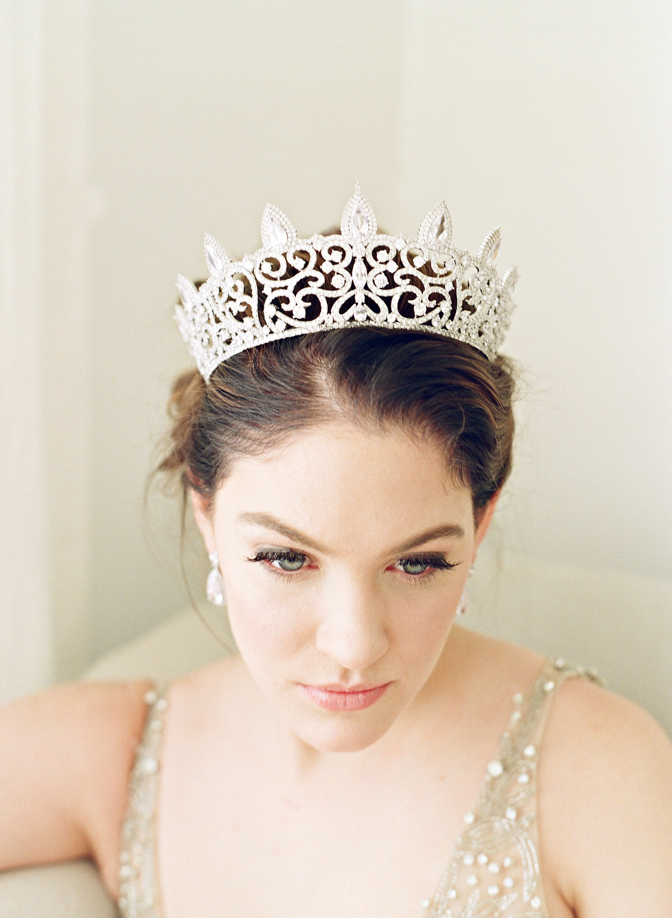REINE Simulated Diamond Bridal Tiara & Earrings Set - Sparkling Wedding Crown & Jewelry for Brides, Bridesmaids, and Prom - Perfect for Weddings, Anniversaries, and Special Occasions