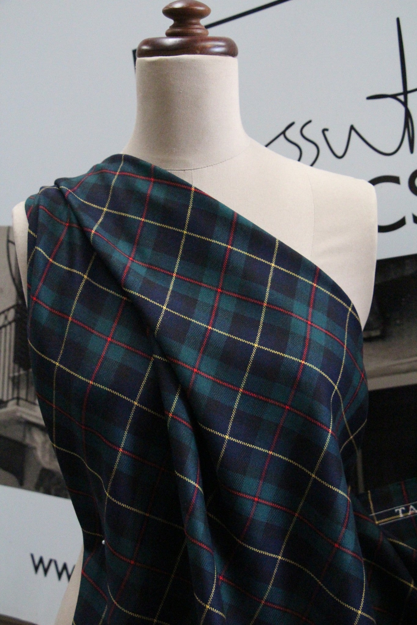 Bertotto Tartan Plaid Blanket - Soft Cozy Throw for Couch, Bed & Travel - Perfect for Home Decor, Camping & Gifts