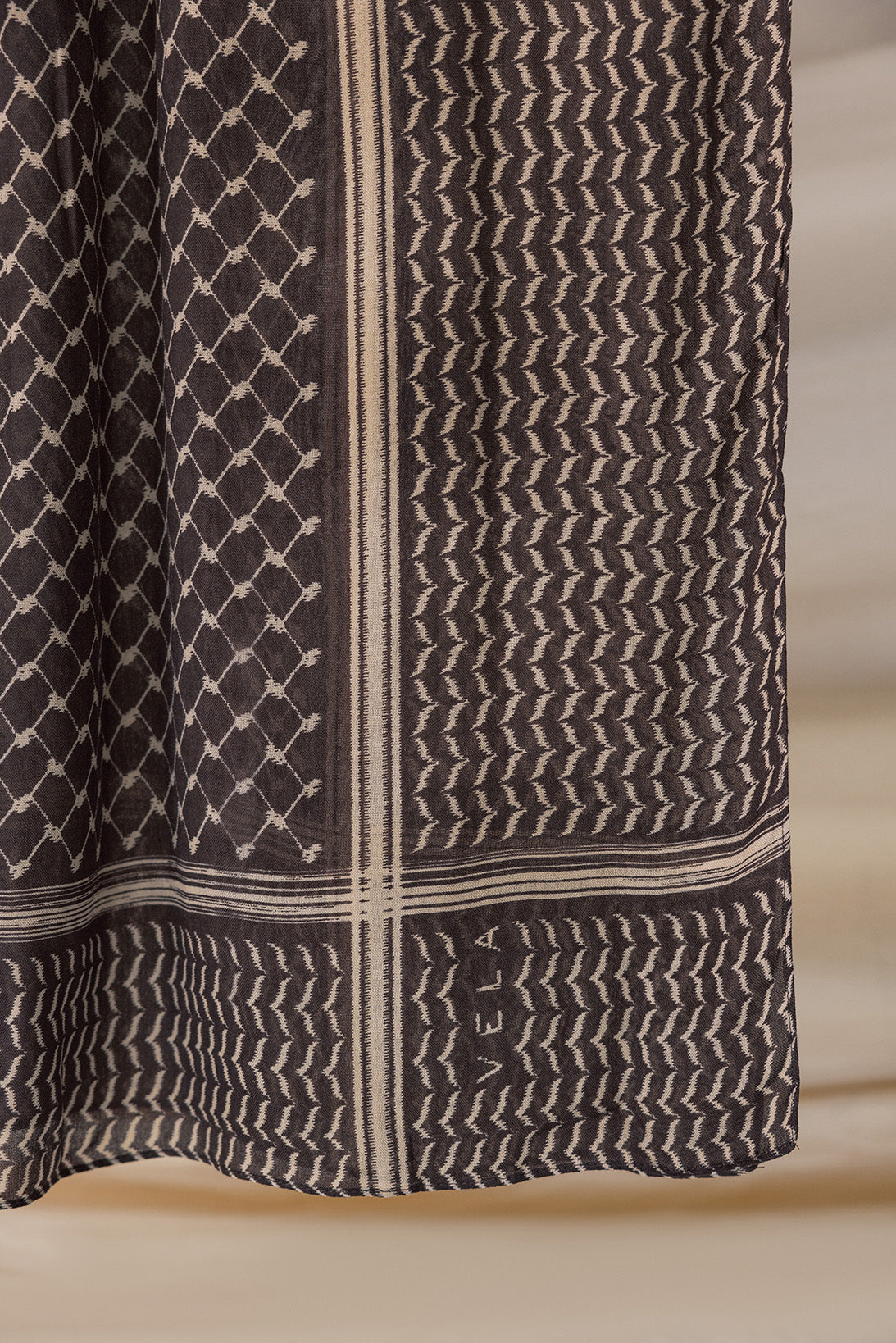 Premium Oak Kuffiyeh Scarf - Authentic Middle Eastern Style for Men & Women - Perfect for Travel, Outdoor Adventures & Cultural Events