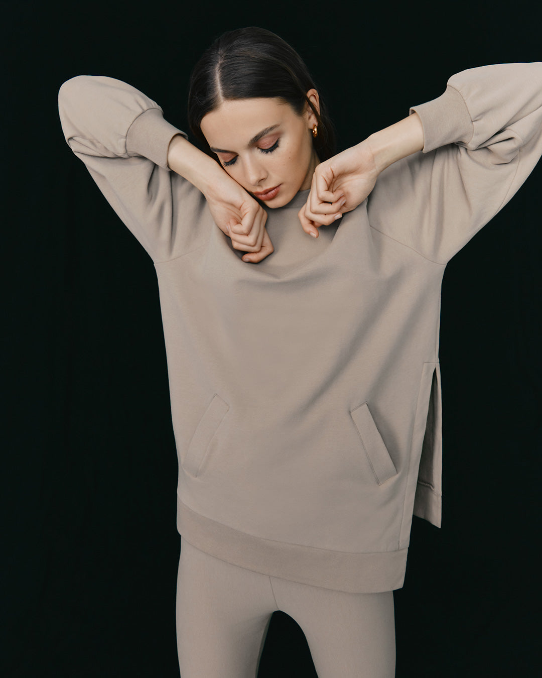 Cozy Fleece Long Sleeve Crewneck Sweatshirt for Women & Men - Soft Winter Pullover for Casual Wear, Lounge & Outdoor Activities