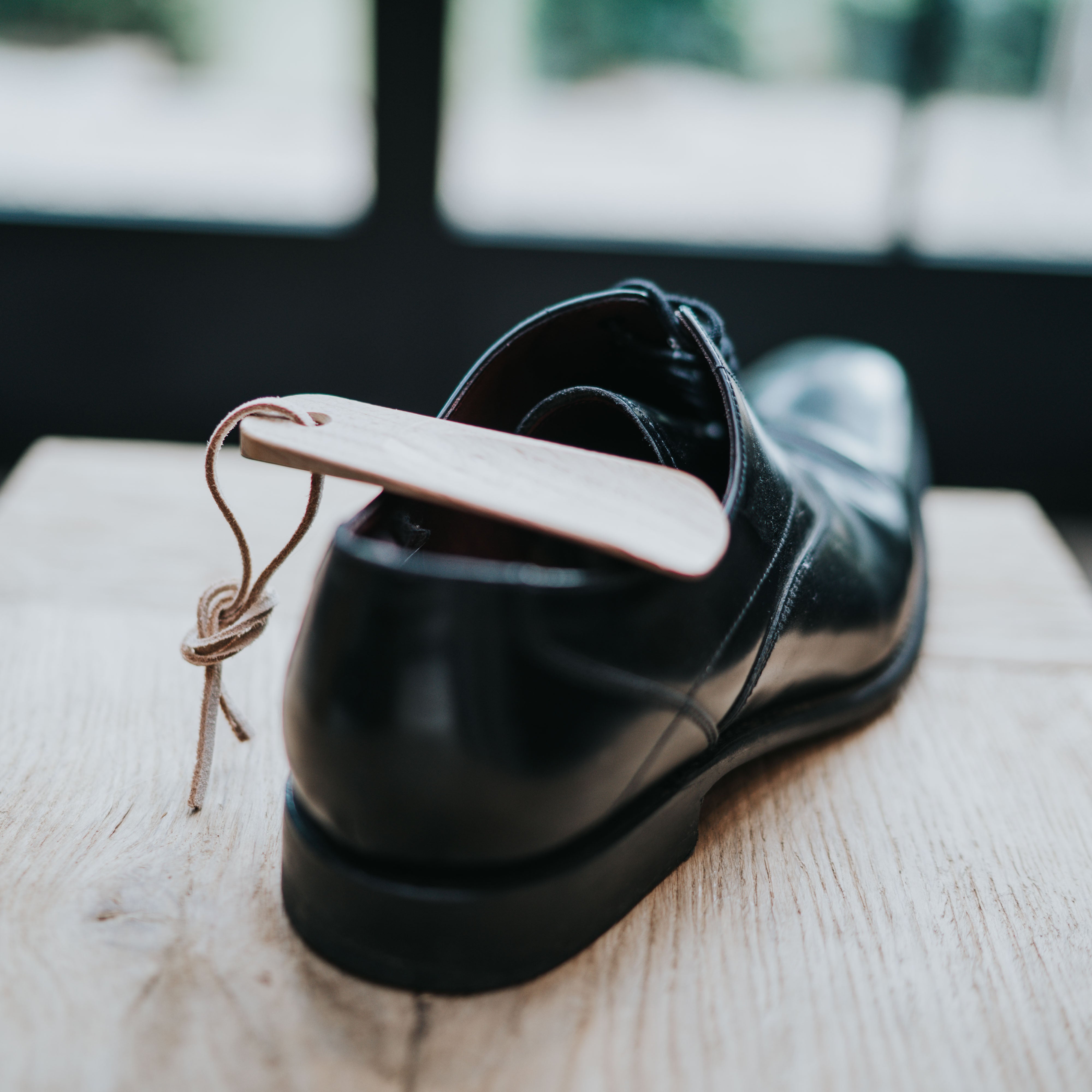 Premium Small Oak Wood Shoehorn - Comfortable & Durable Footwear Aid for Easy Slip-On Shoes & Boots - Perfect for Seniors, Travel & Daily Use