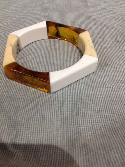 Vintage 1960s Hexagon Lucite Bangle Bracelet - Retro Clear Acrylic Statement Jewelry for Women, Perfect for Parties, Weddings & Boho Fashion