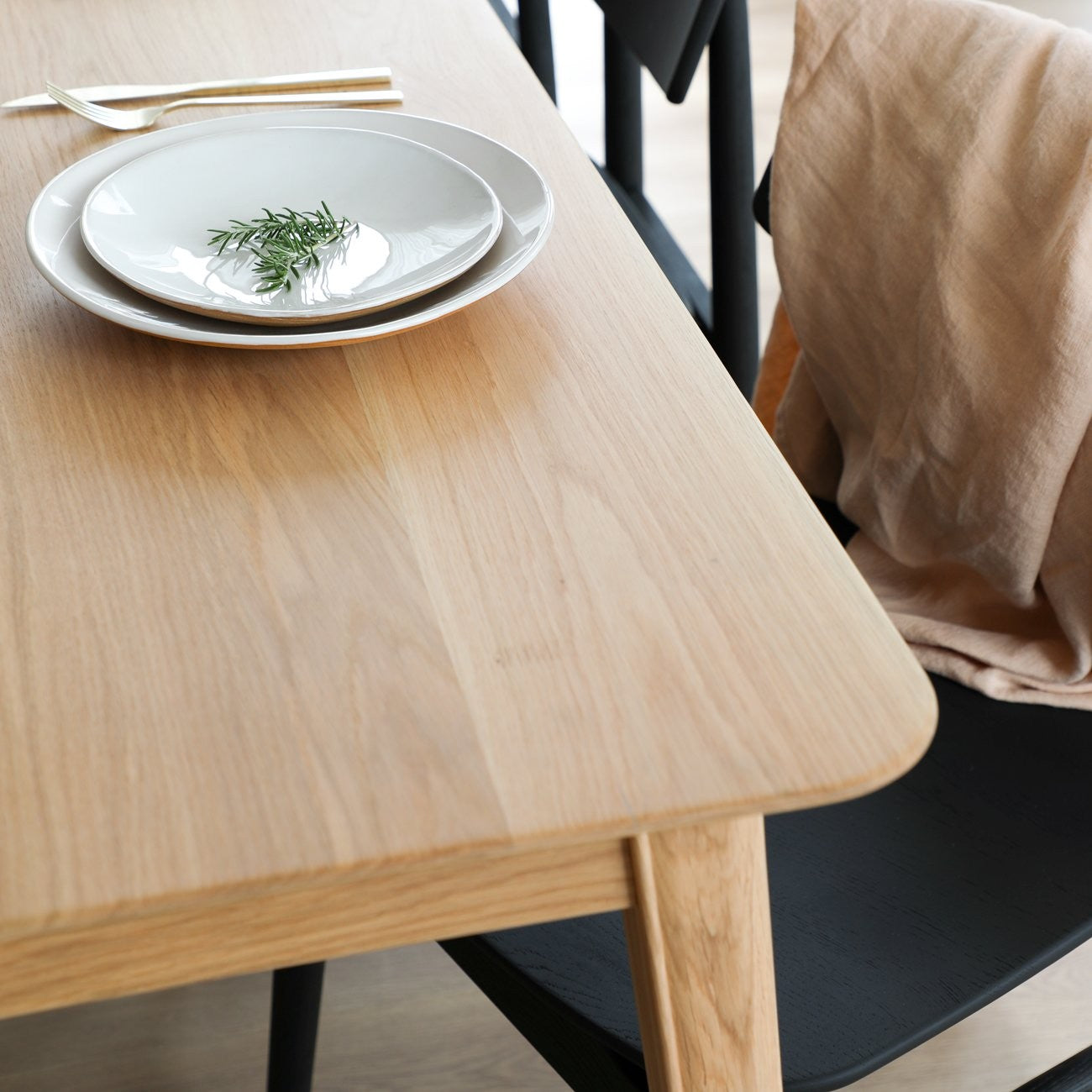 Rokke 180cm Solid Oak Dining Table - Rustic Farmhouse Style for Kitchen, Dining Room & Outdoor Entertaining