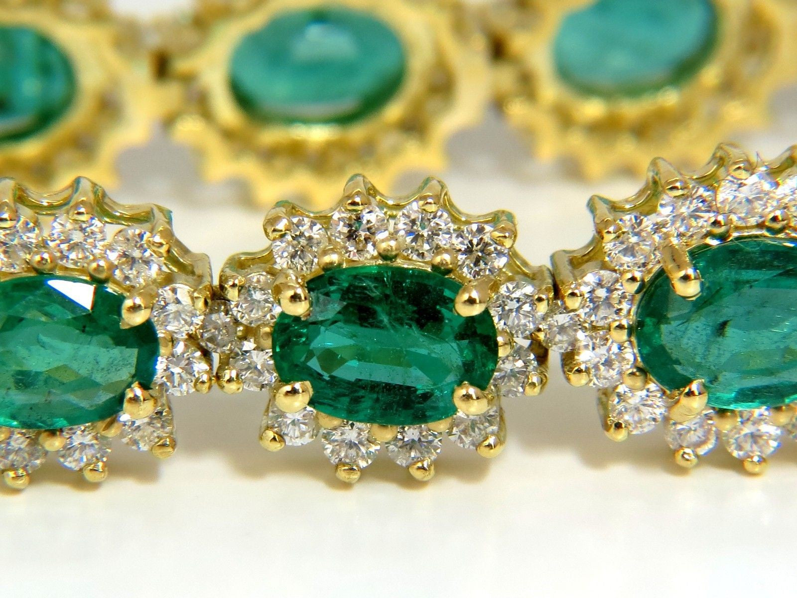 30.26CT Natural Zambia Vivid Green Emerald Diamond Bracelet - 8.5 Inch Luxury Jewelry for Women, Perfect for Weddings, Parties & Special Occasions