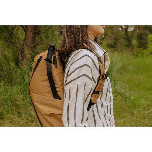 Peak Design Everyday Backpack 20L V2 - Durable Coyote Brown Camera Backpack for Photographers & Travel | Waterproof Laptop Daypack for Hiking, Commuting & Work