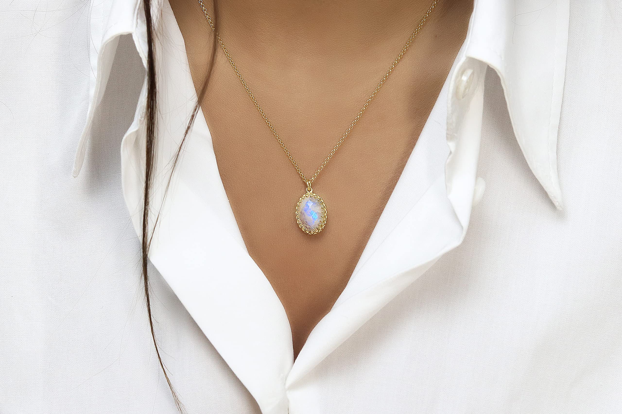 Elegant Oval Rainbow Moonstone Necklace - June Birthstone Jewelry for Women - Dainty Everyday Pendant Necklace - Unique Bridal & Gemstone Gift for Her - Perfect for Weddings, Anniversaries & Special Occasions