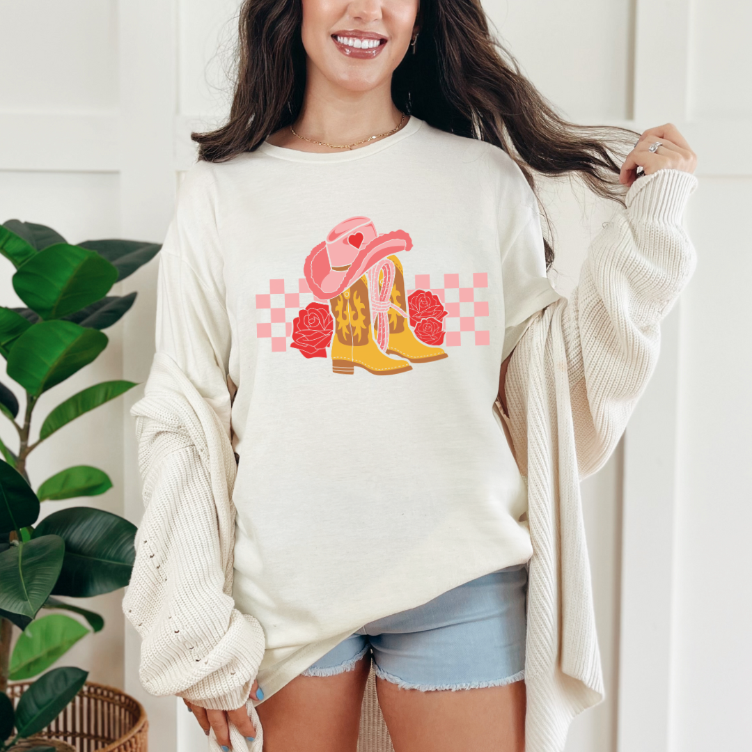 Rodeo Sweetheart Graphic Tee - Western Cowgirl T-Shirt for Women | Vintage Rodeo Style Cotton Top | Perfect for Country Concerts, Rodeo Events & Casual Outfits