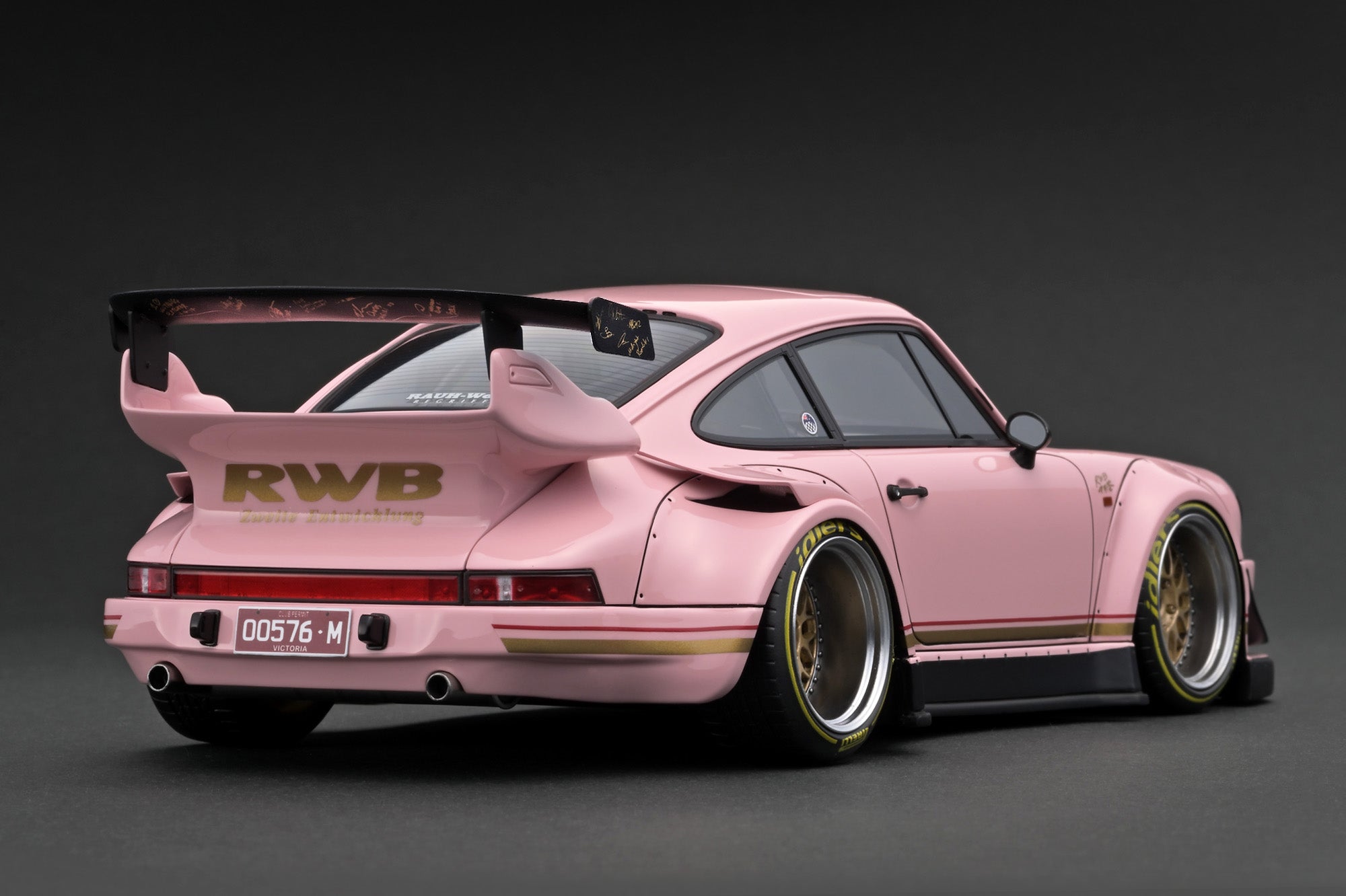 1:18 Scale Porsche 930 RWB Pink Die-Cast Model Car - Collectible Pink Porsche 930 RWB Toy Car for Adults & Kids - Perfect for Display, Gifts, and Racing Enthusiasts