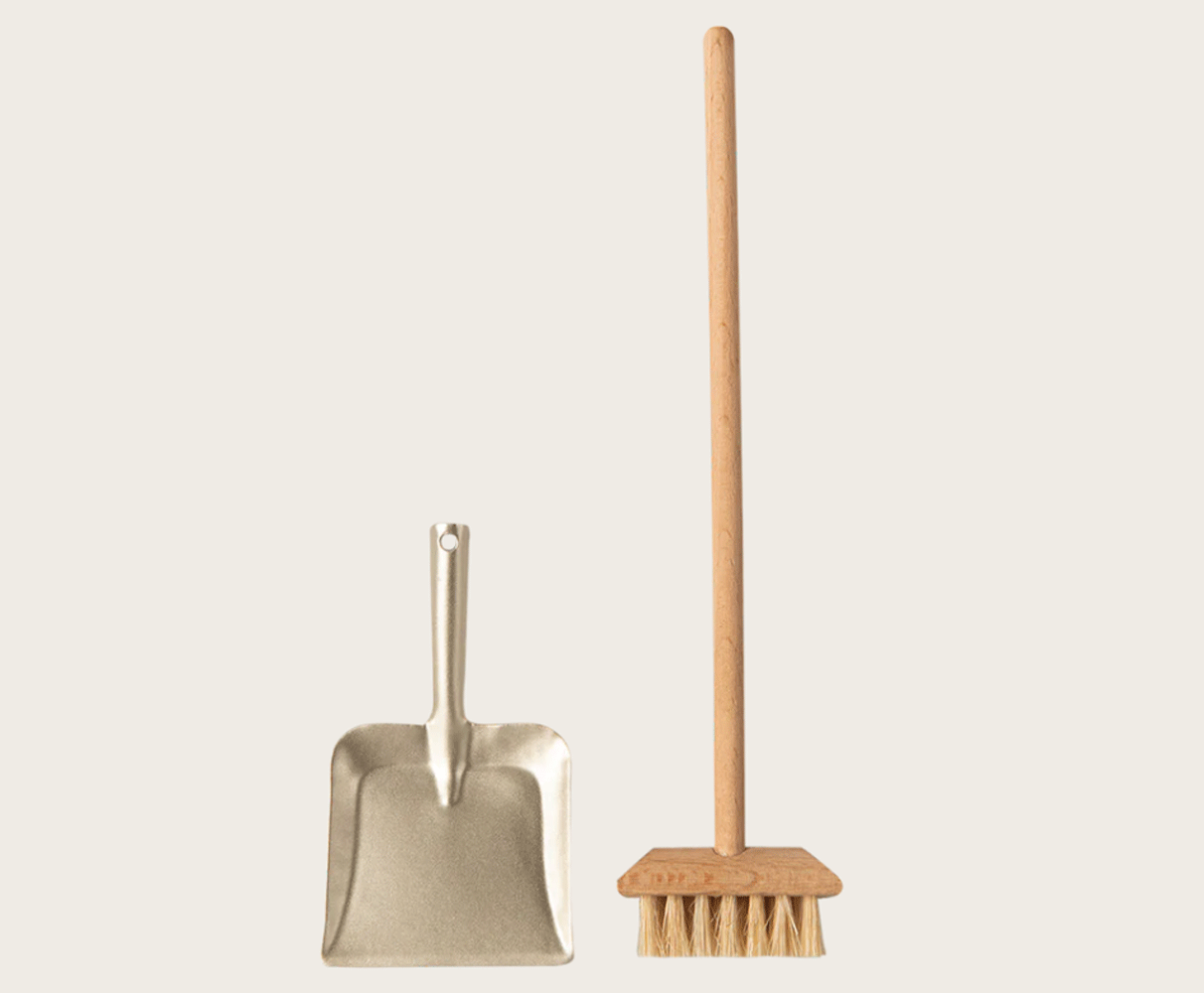Maileg Mini Broom and Dustpan Set - Small Cleaning Tools for Kids, Pretend Play, Dollhouse Accessories - Perfect for Playrooms, Montessori Learning & Tiny Housekeeping Fun