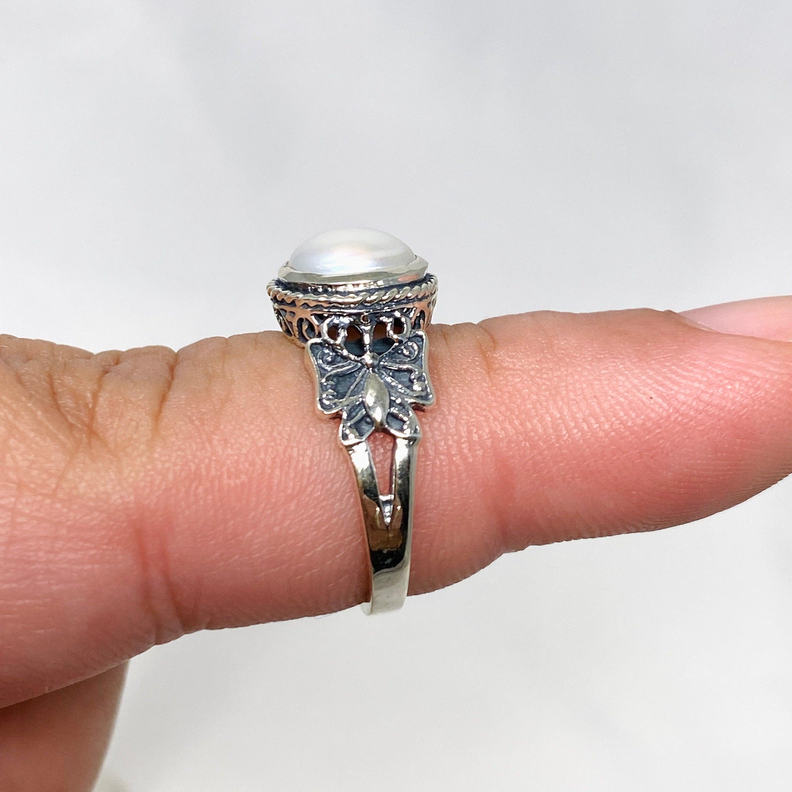 Exquisite Pearl Round Ring with Decorative Setting R3671 - Elegant Jewelry for Women, Perfect for Weddings, Parties & Special Occasions