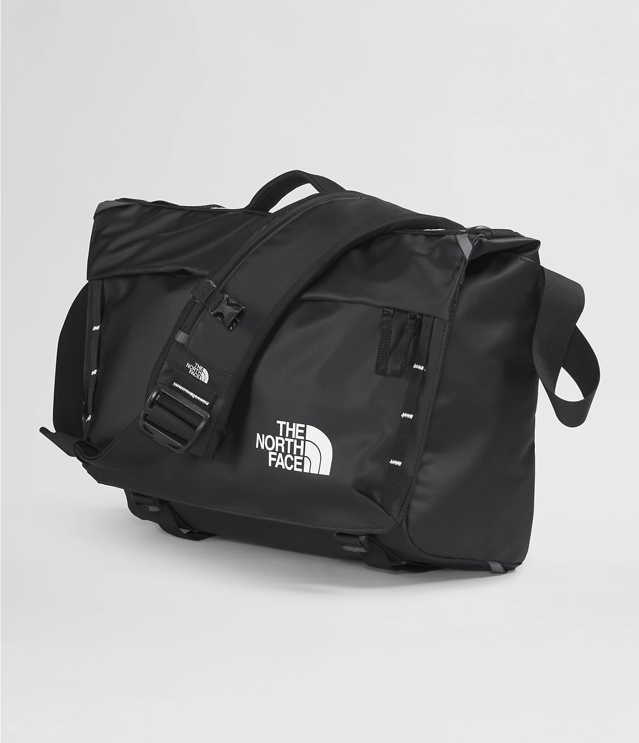The North Face Base Camp Voyager Messenger Bag - Durable Water-Resistant Laptop Crossbody Bag for Men & Women - Perfect for Travel, Work & Outdoor Adventures