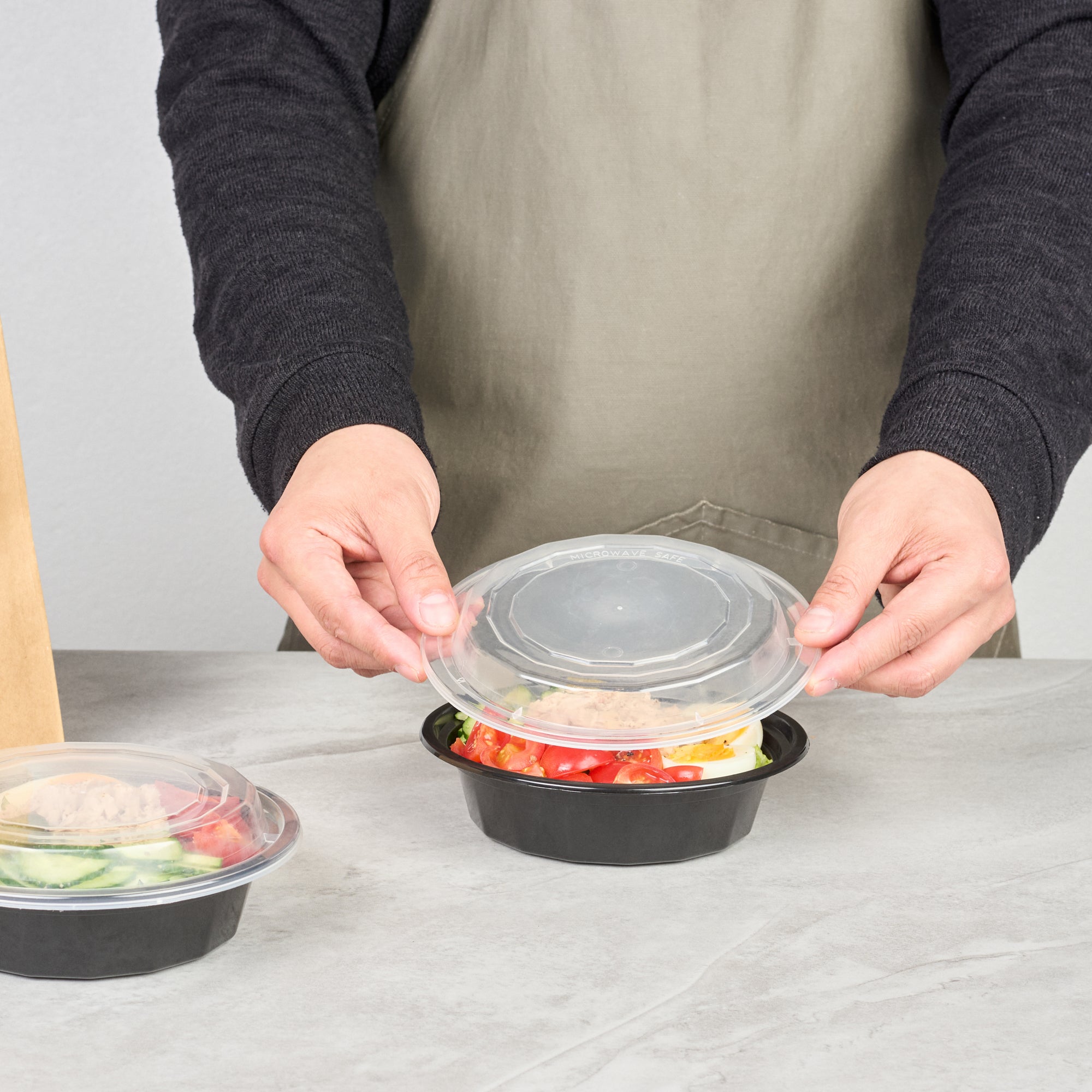 16 oz Black Plastic Takeout Containers with Clear Lids - 50 Pack, Microwave Safe (6.25