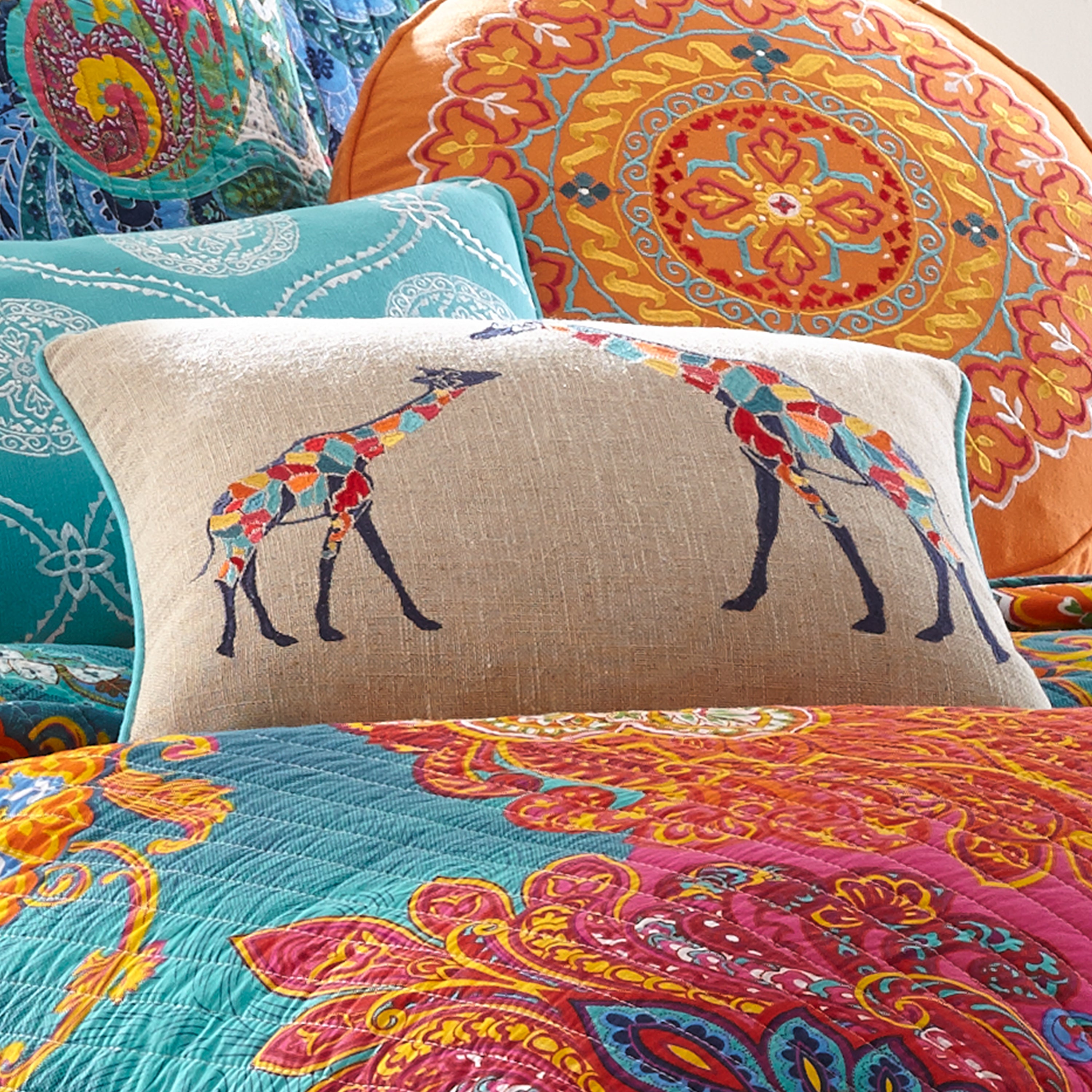 Mackenzie Giraffes Burlap Pillow Cover - 18x18 Inch Decorative Throw Pillow Case with Zipper Closure - Farmhouse Home Decor for Living Room, Bedroom, Nursery