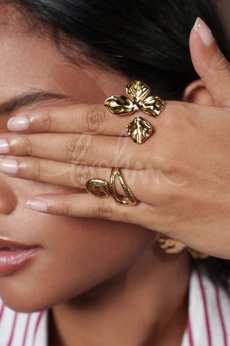Open Hammered FÃ©lia Ring – Elegant Modern Jewelry for Women, Perfect for Everyday Wear, Parties & Special Occasions
