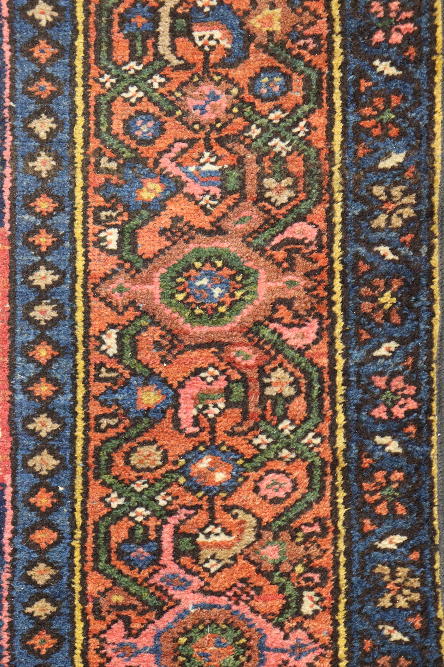 Authentic Antique Bibikabad Handwoven Tribal Rug - J67183 - Perfect for Boho Home Decor, Living Room & Bedroom Accent