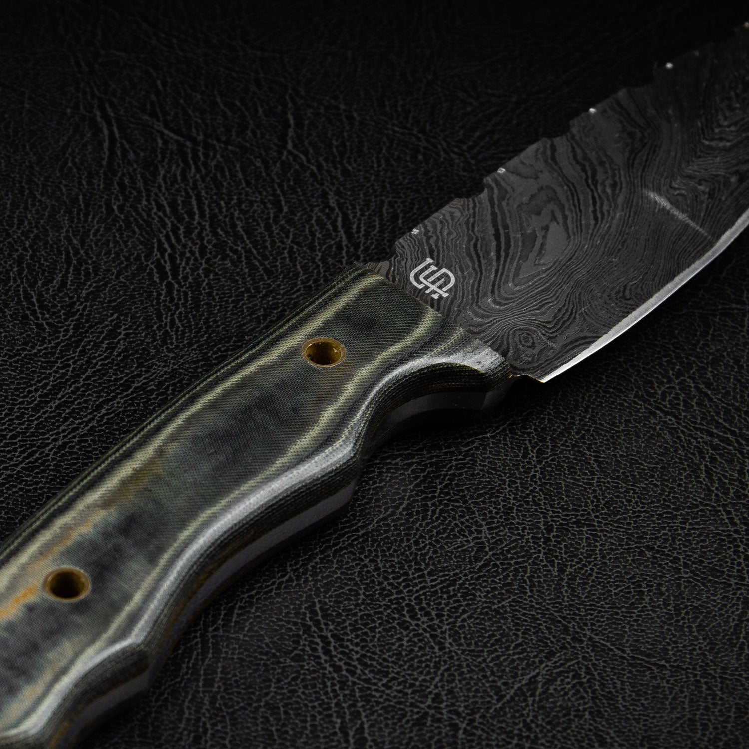 Premium Bowie Damascus Steel Hunting Knife - Handcrafted Fixed Blade with Leather Sheath - Ideal for Outdoor Camping, Hunting & Survival Adventures