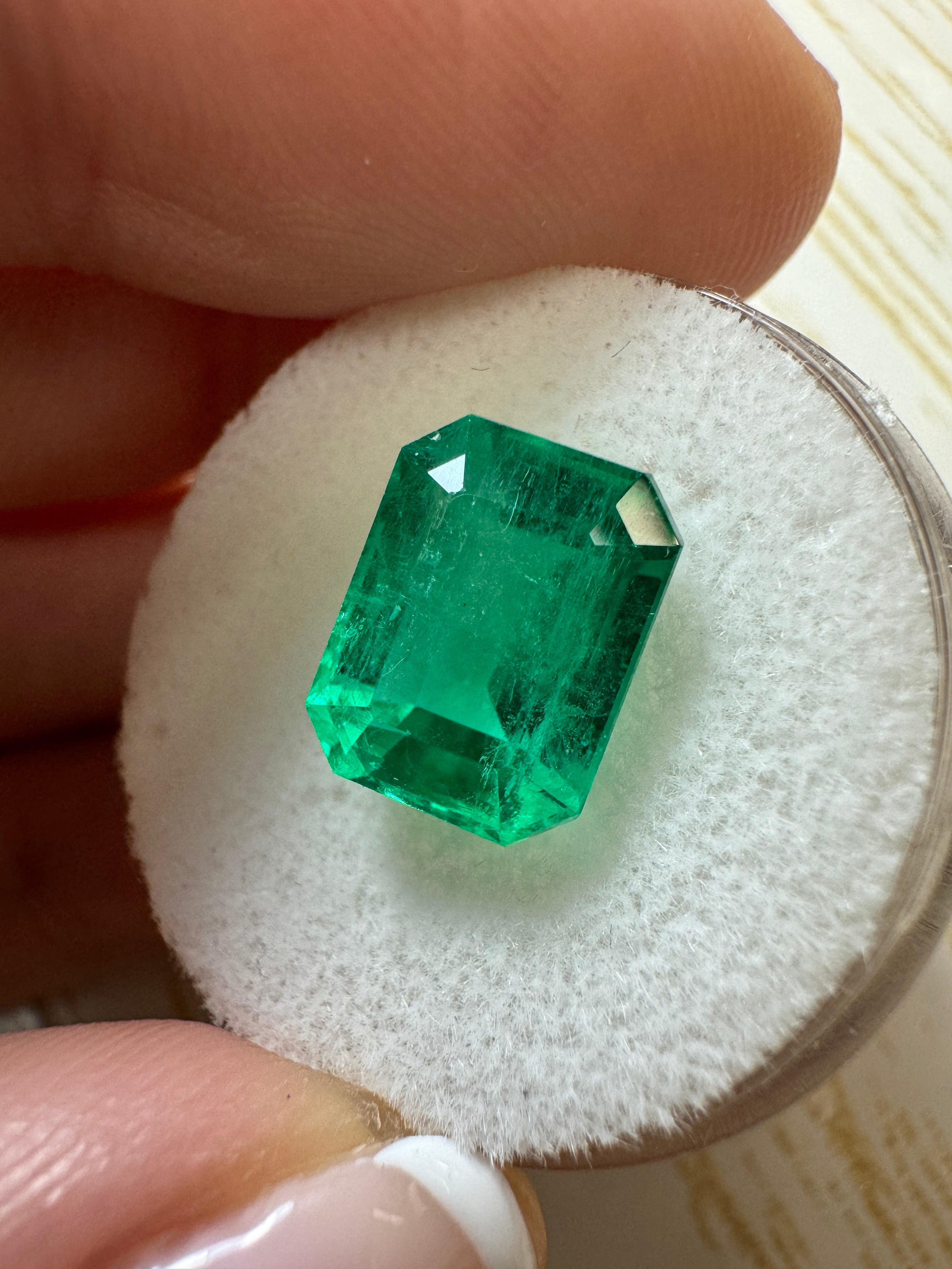 4.53 Carat 11x8mm Vivid Muzo Green Natural Loose Colombian Emerald Gemstone - Emerald Cut for Jewelry Making, Engagement Rings & Luxury Gifts